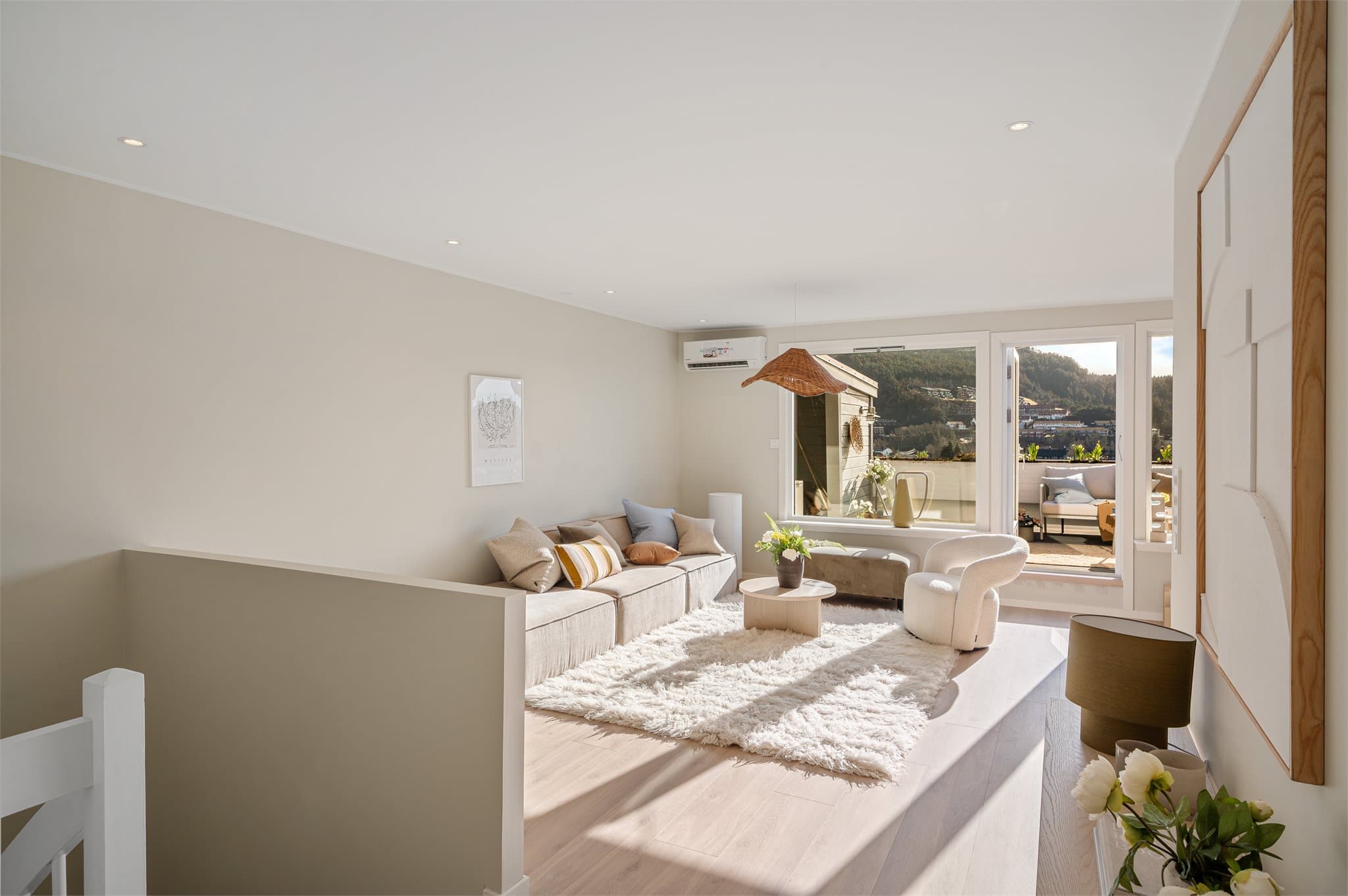 - Vi beveger oss ned i leilighetens 1. etasje -