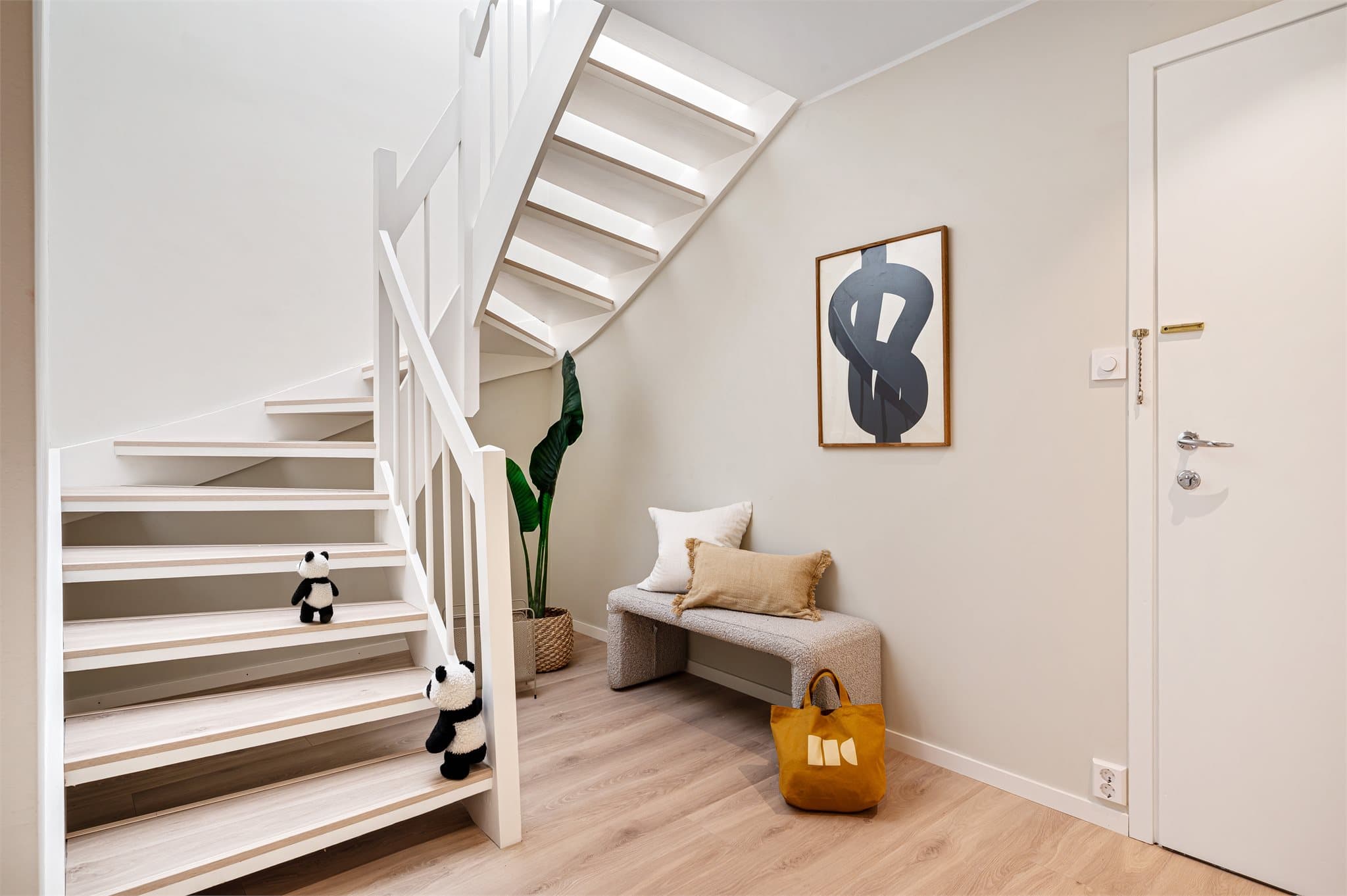 - God lagringsplass i to eksterne boder på 3,5m² og 3,3m² -