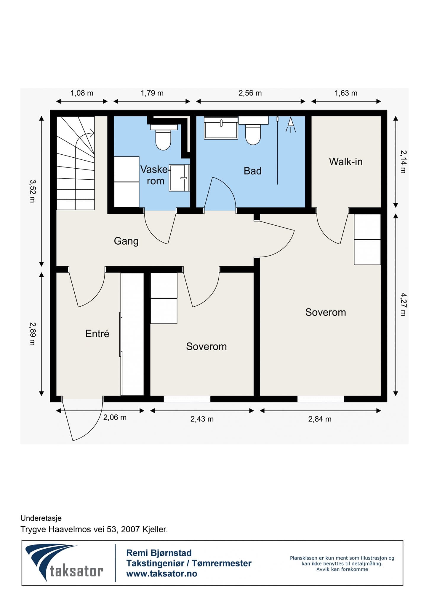Underetasjen har en praktisk planløsning med entré, to soverom, bad, vaskerom og omkledningsrom.