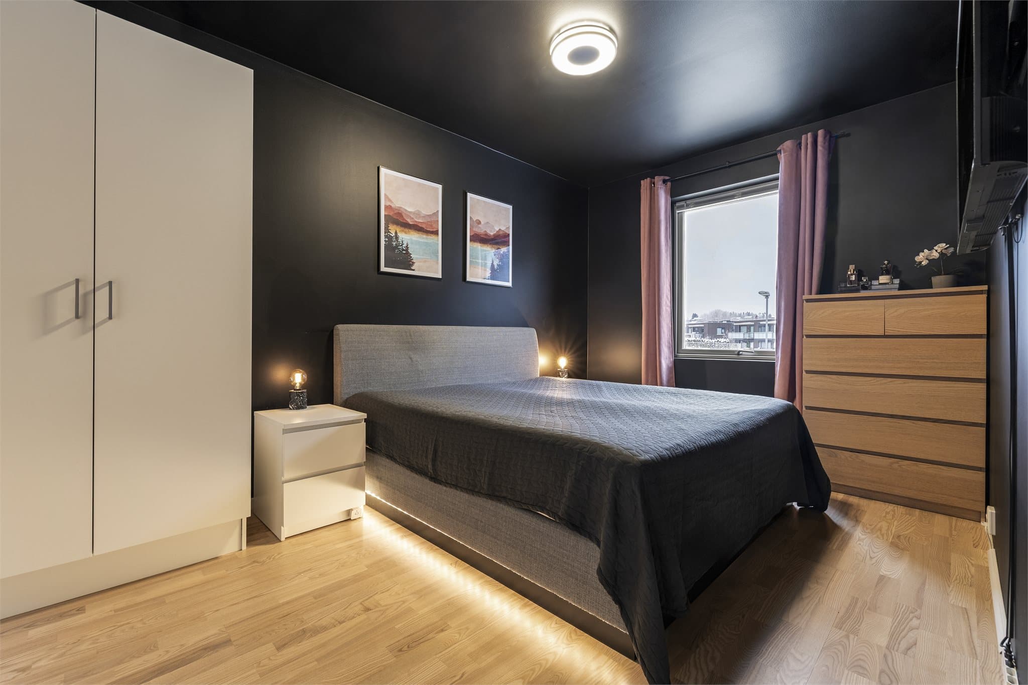 Soverommene i underetasjen er lune og har en god romfølelse.