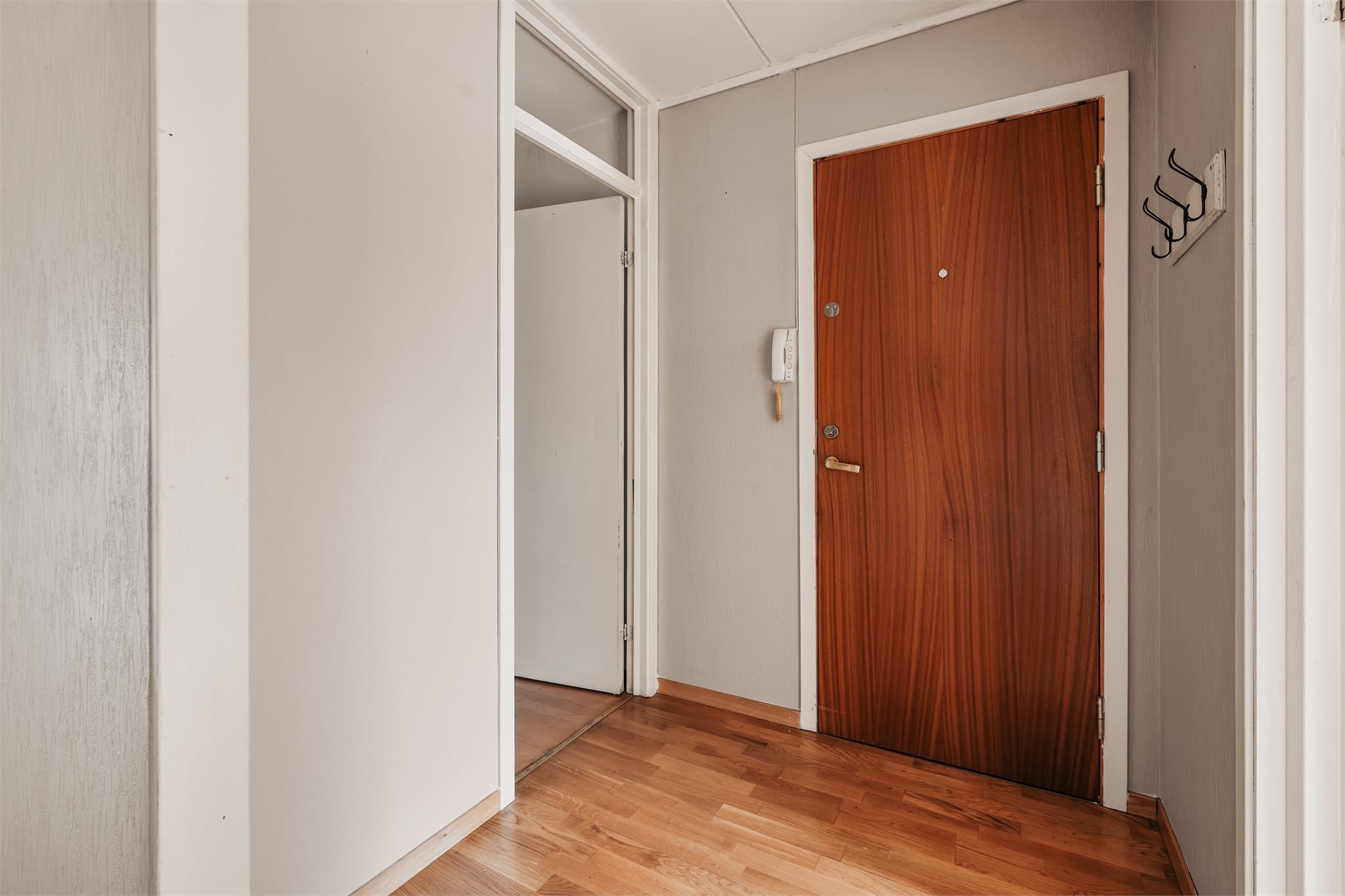 I tilknytning til entreen er det en praktisk innvendig bod.