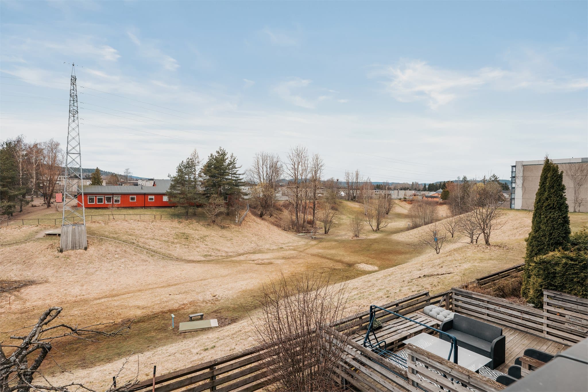 Balkongen har fritt utsyn uten innsyn.