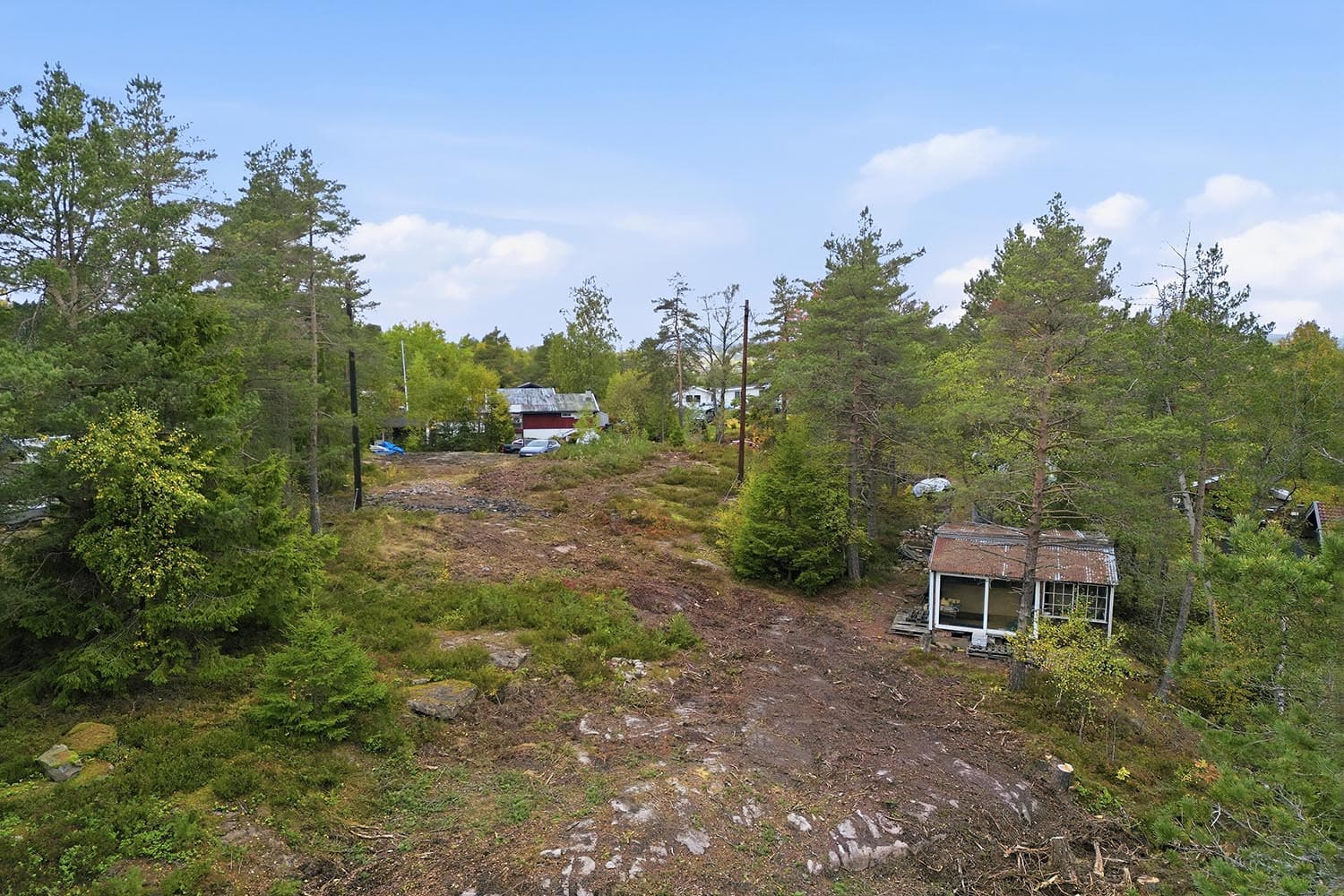 Her ligger forholdene godt til rette for et hyggelig fristed i rolige og naturnære omgivelser.