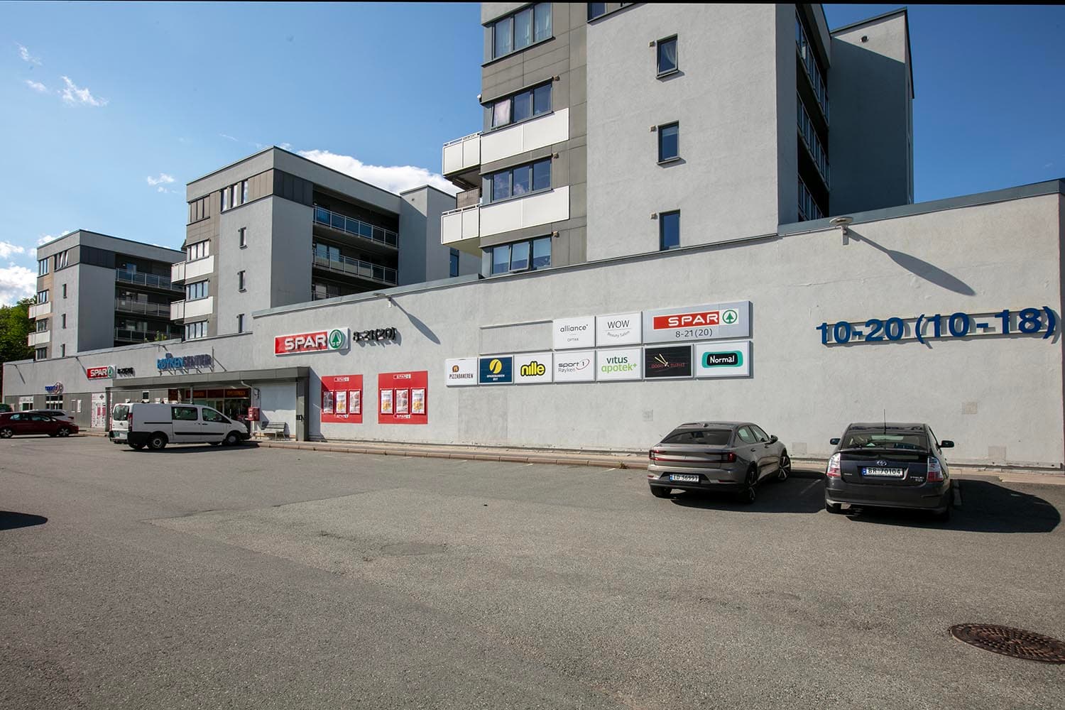 Røyken sentrum byr på et godt utvalg av butikker og servicetilbud.