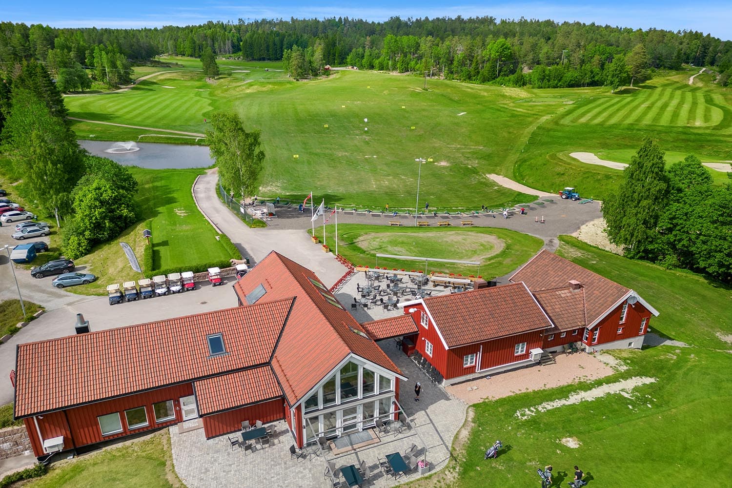 Kjekstad Golfklubb ligger en kort kjøretur fra eiendommen.