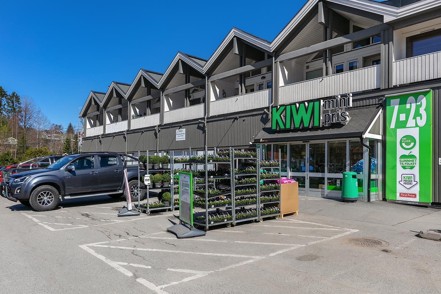 Dagligvarehandelen kan blant annet gjøres på KIWI Røykentorget.