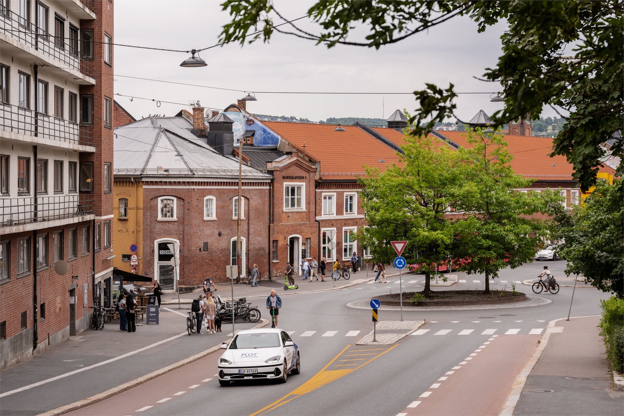 Området byr på populære serveringssteder, butikker, parker og et godt kollektivtilbud.