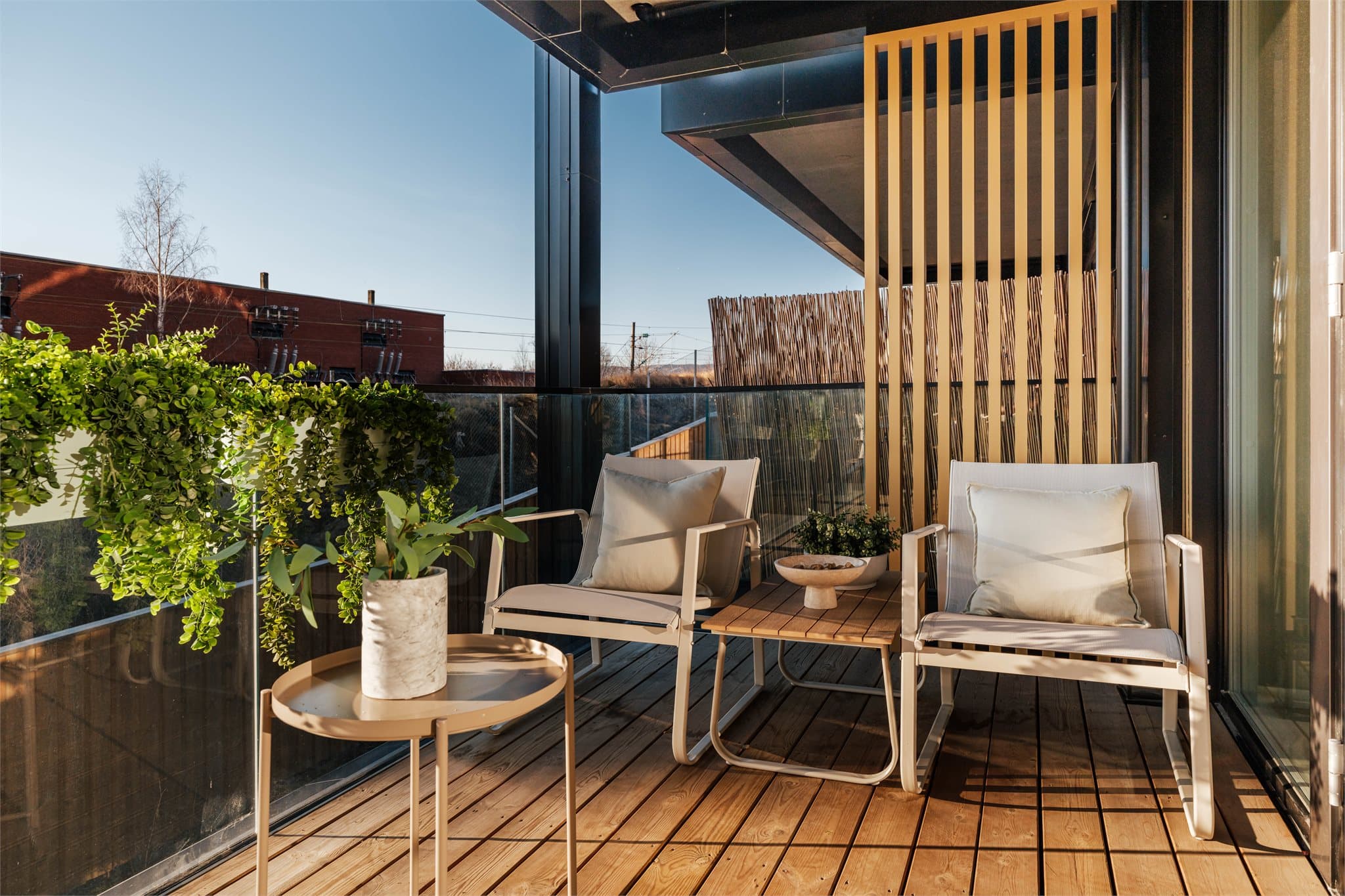 Den solrike balkongen er på ca. 8 m² og har god plass til en sittegruppe.