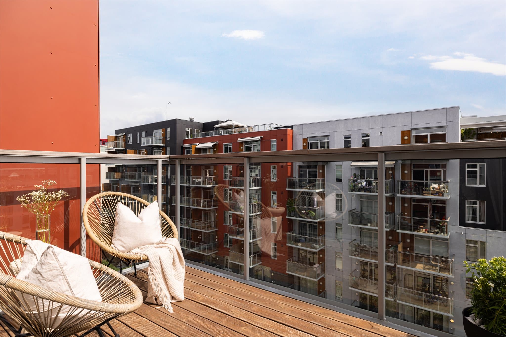 Her er det gode muligheter til å nyte morgensolen.