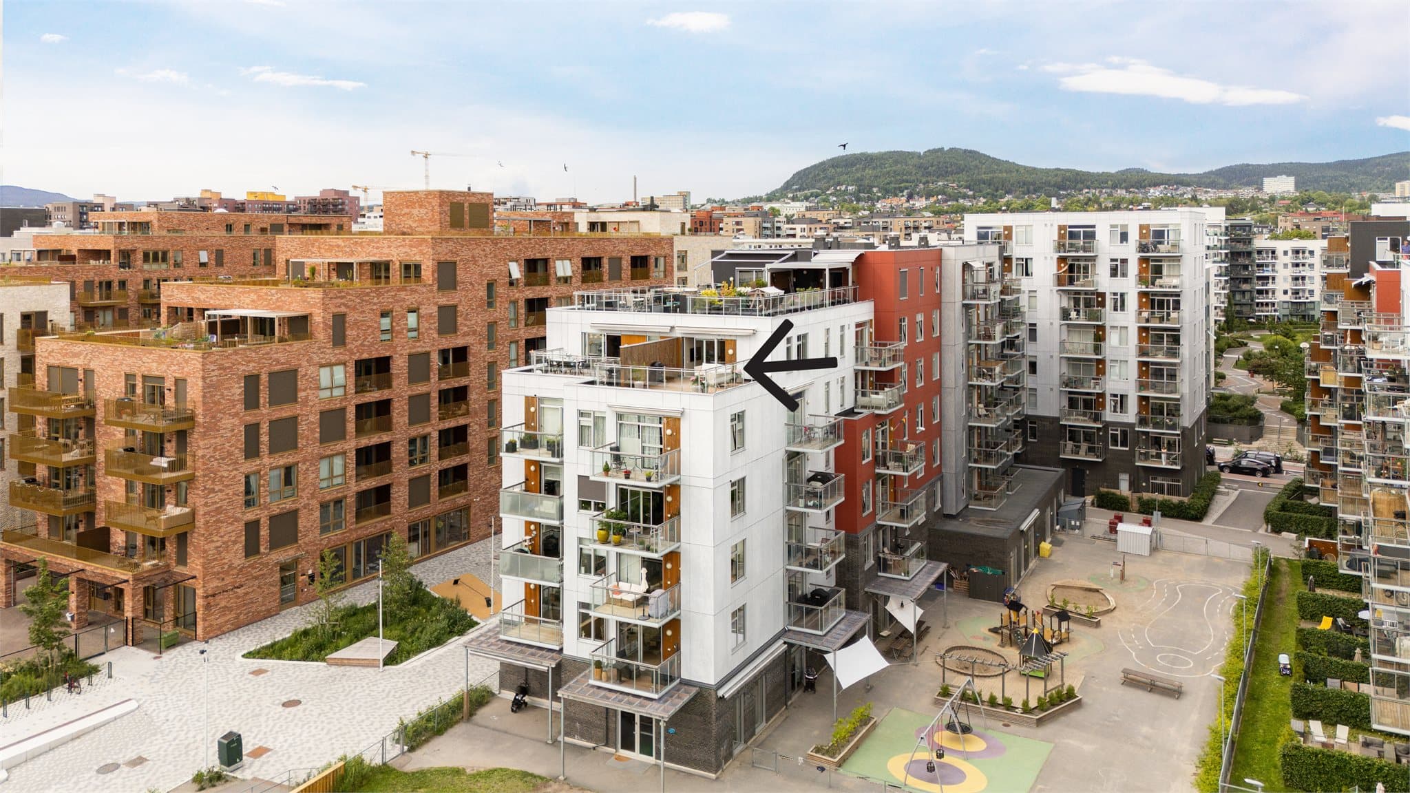 Usjenert beliggenhet i front mot syd med minimalt med innsyn.