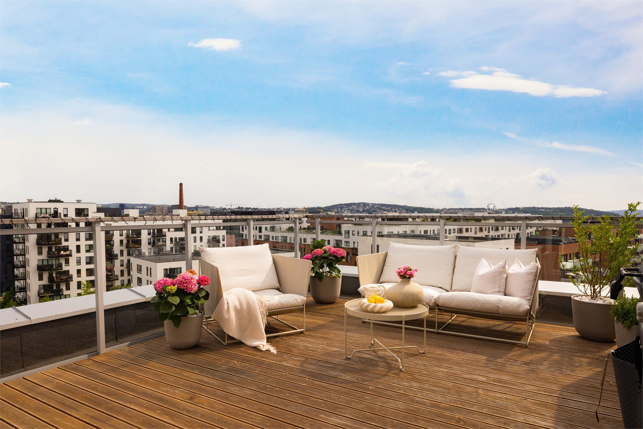 Her kan du nyte fantastiske sol- og utsiktsforhold i fred og ro store deler av dagen.