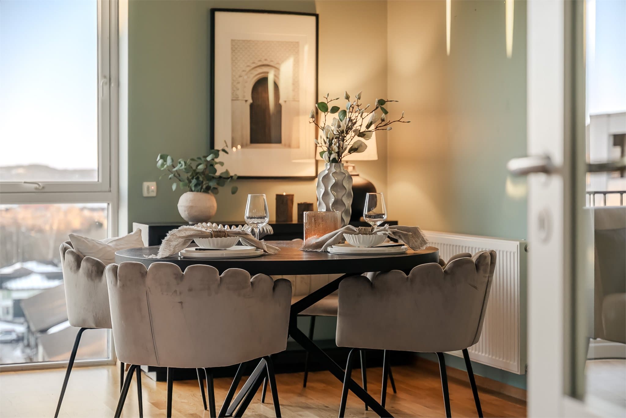 Det er ca. 3 minutters gange til nærmeste busstopp.