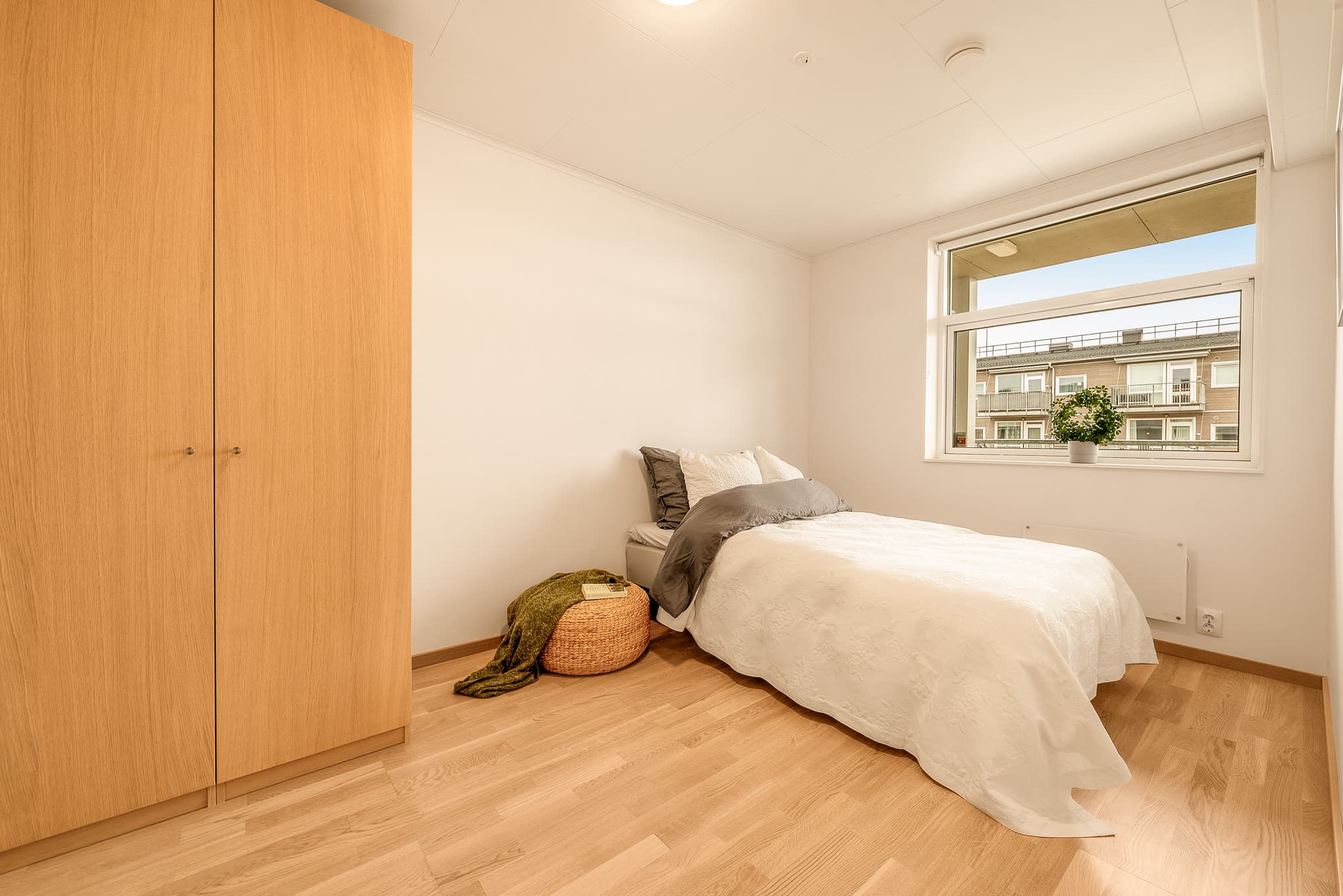 Soverom 2 passer fint som barnerom, gjesterom eller kontor.