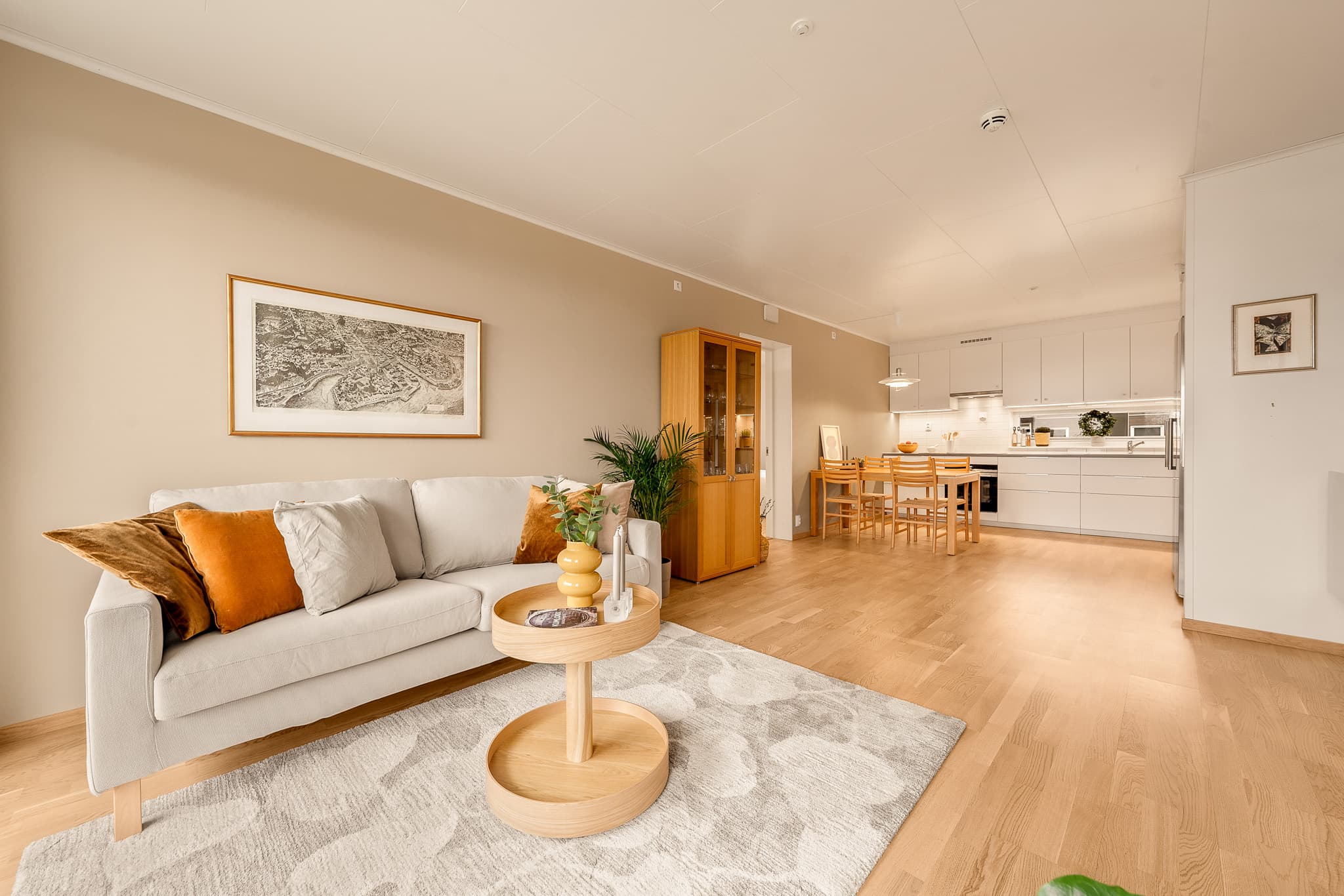 Dette er en fin 3-roms leilighet med svært sentral beliggenhet på Kløfta. Leiligheten sto klar i 2018.