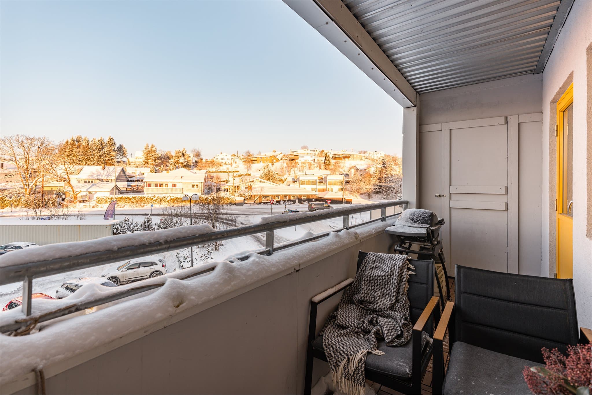 Fra stuen er det utgang til balkong på ca. 6,3 kvm.