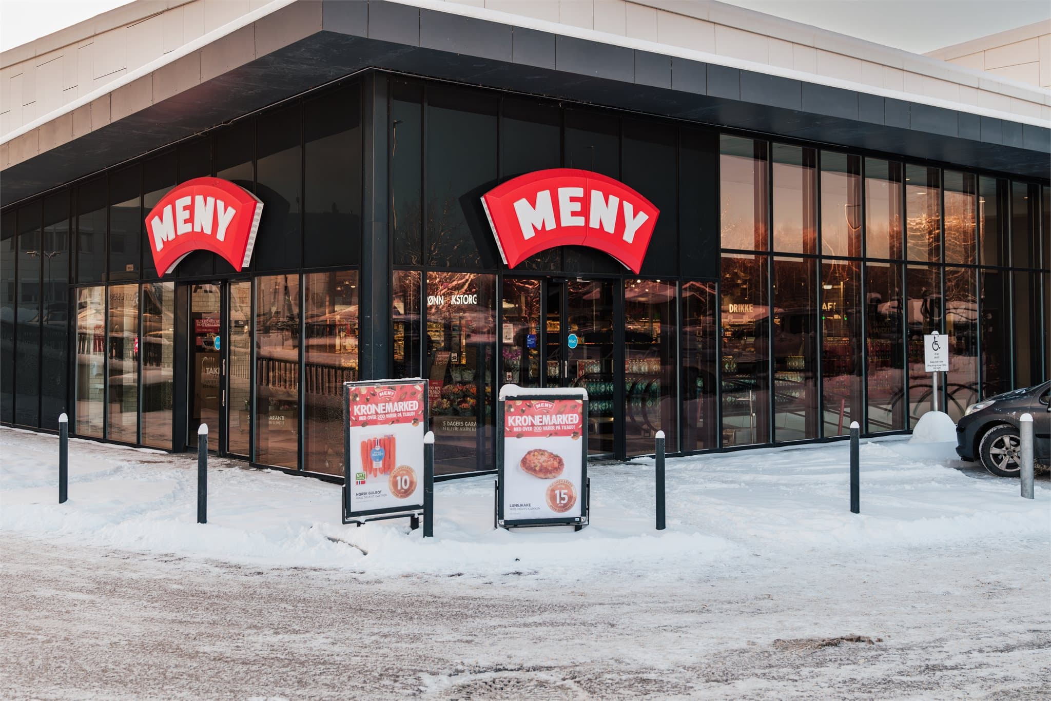 Dagligvarehandelen kan gjøres på Meny.