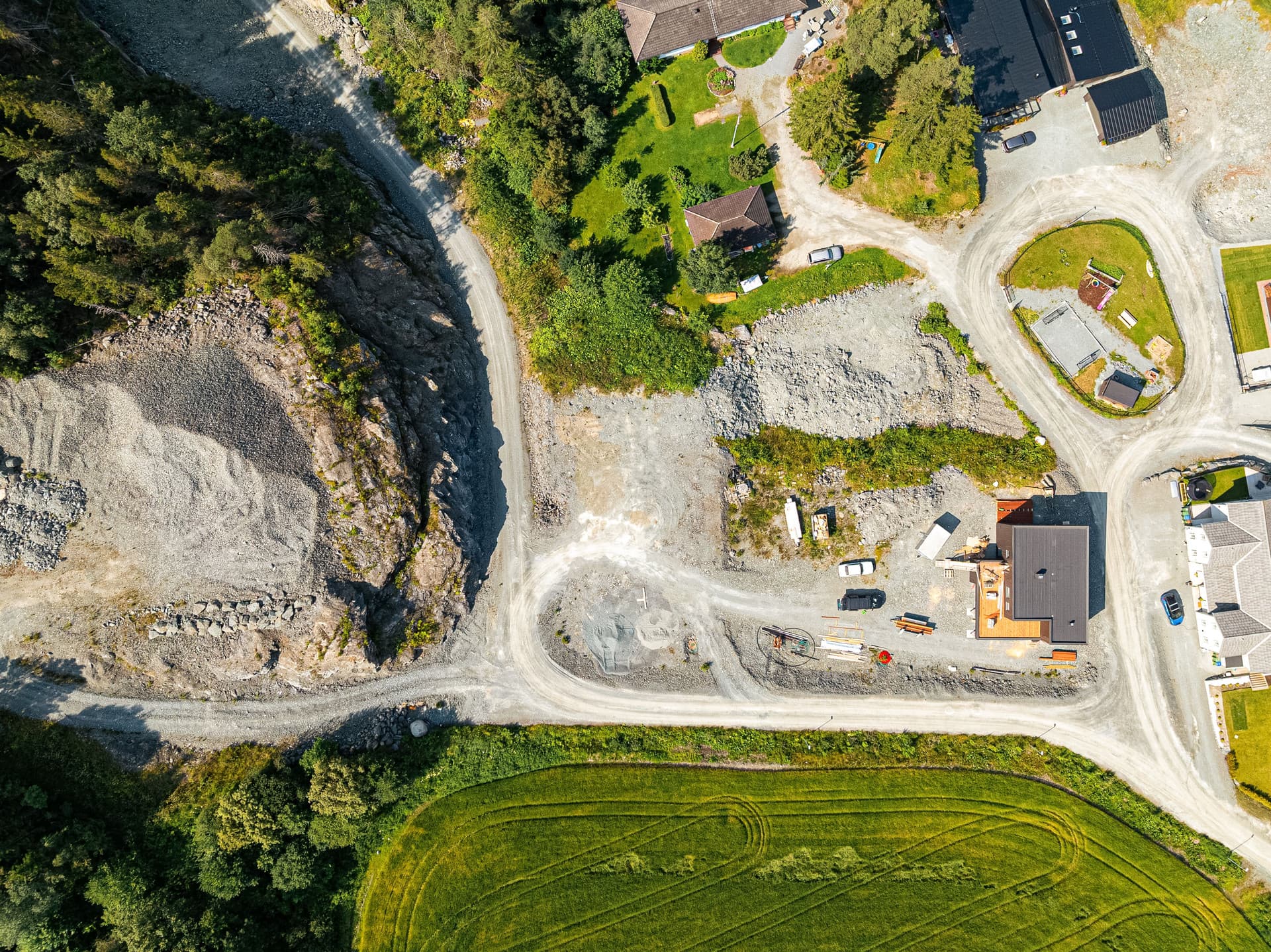Nærhet til skole gir en enkel og trygg hverdag med kort vei til daglige gjøremål.