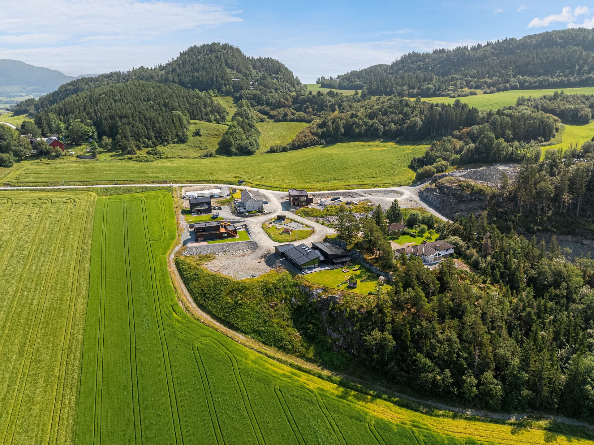 Fine uteområder i nærområdet med god plass til aktiviteter for hele familien.