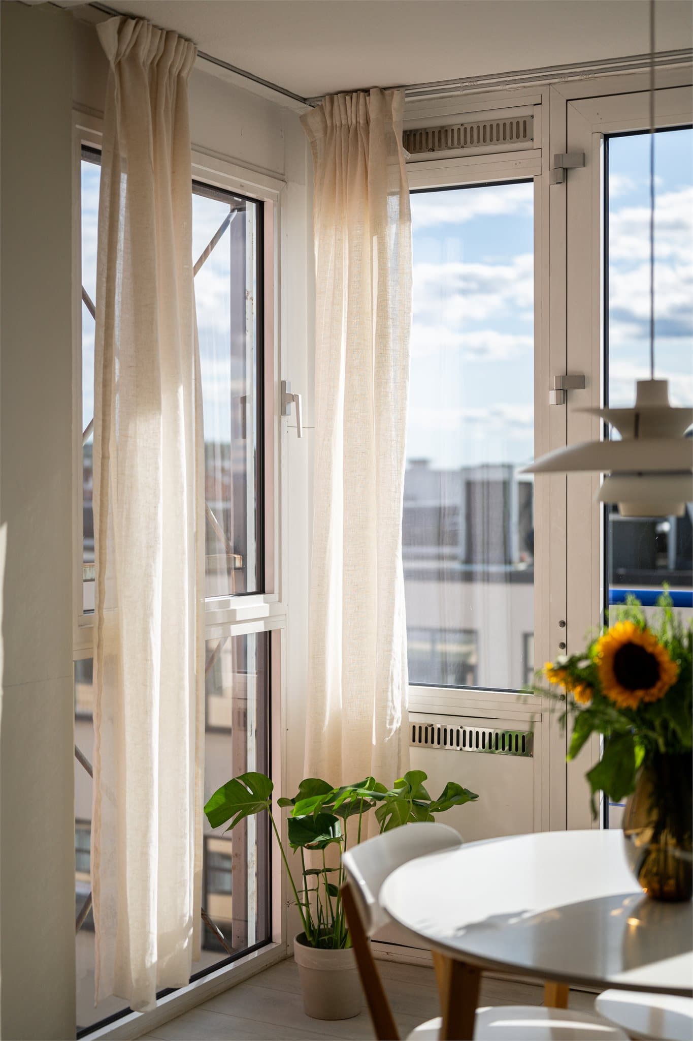Detaljebilde - Store vinduer fra gulv til tak