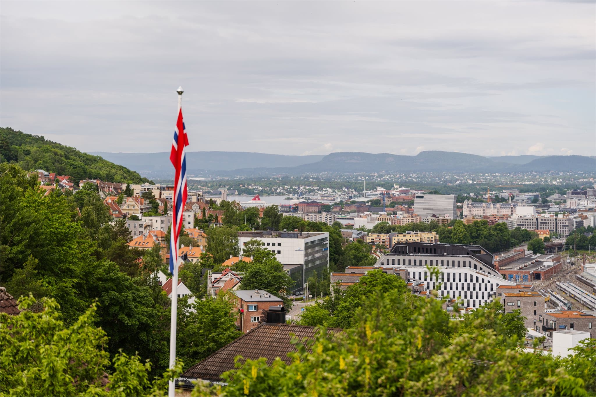 Her får du en sjelden kombinasjon av frodige omgivelser og vidstrakt utsyn over hovedstaden.