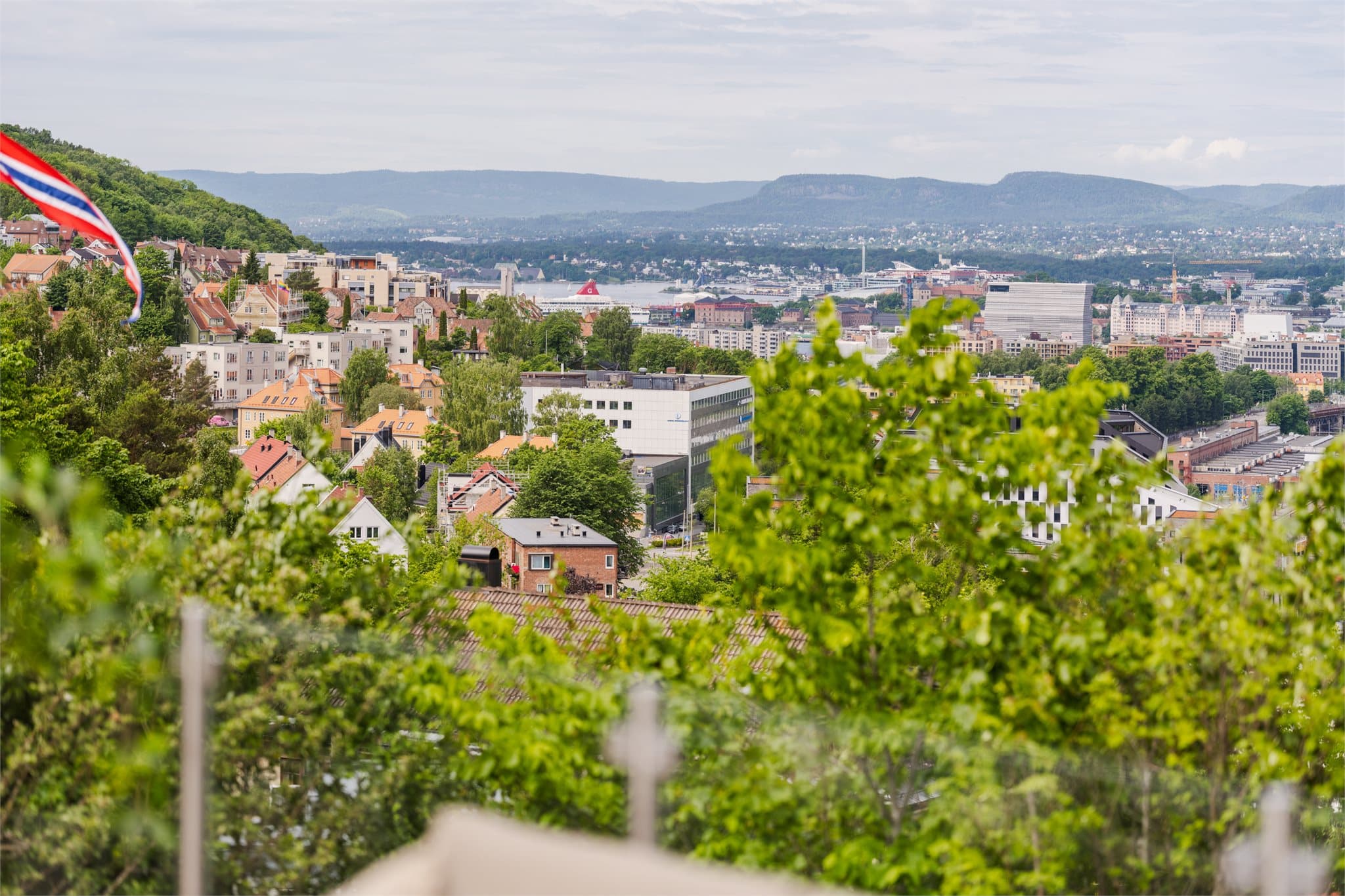 Terrassen fremstår som en naturlig utsiktsplattform med fantastisk utsyn over hovedstaden.