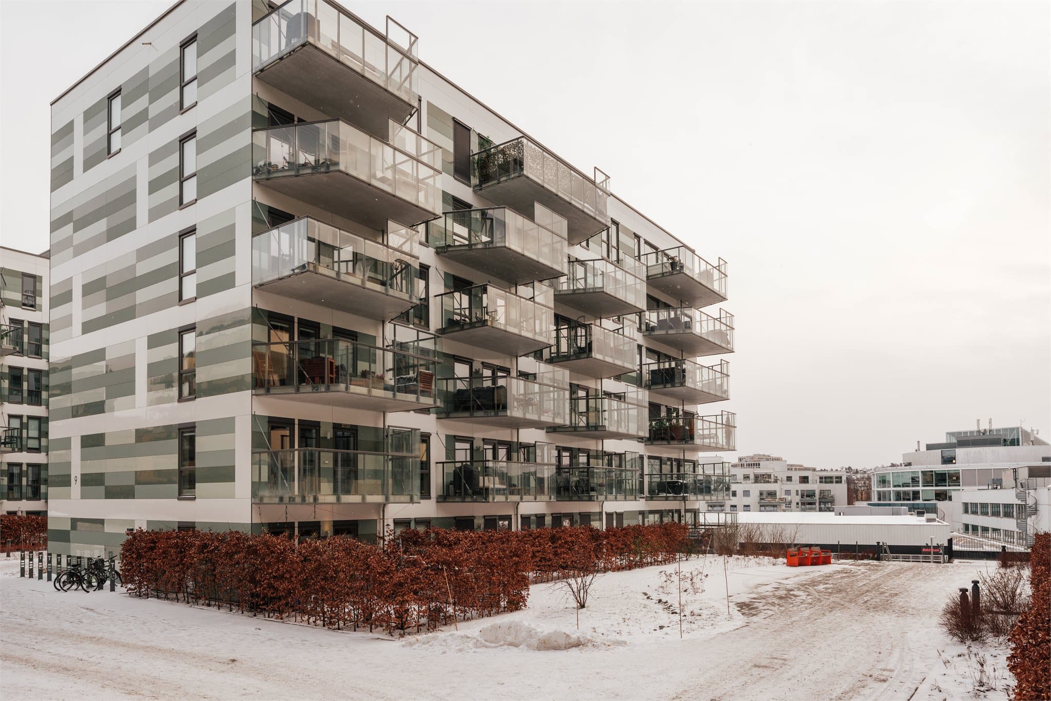 Velkommen hjem! Her bor du i grønne og rolige omgivelser, med umiddelbar nærhet til alt Ensjø har å by på av kafeer, parker og kollektivtransport.