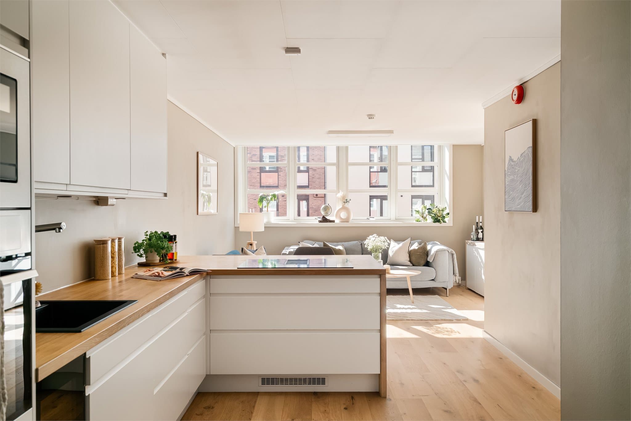 Dette er en lekker og moderne 5-roms leilighet i 2. etasje med attraktiv og sentral beliggenhet.