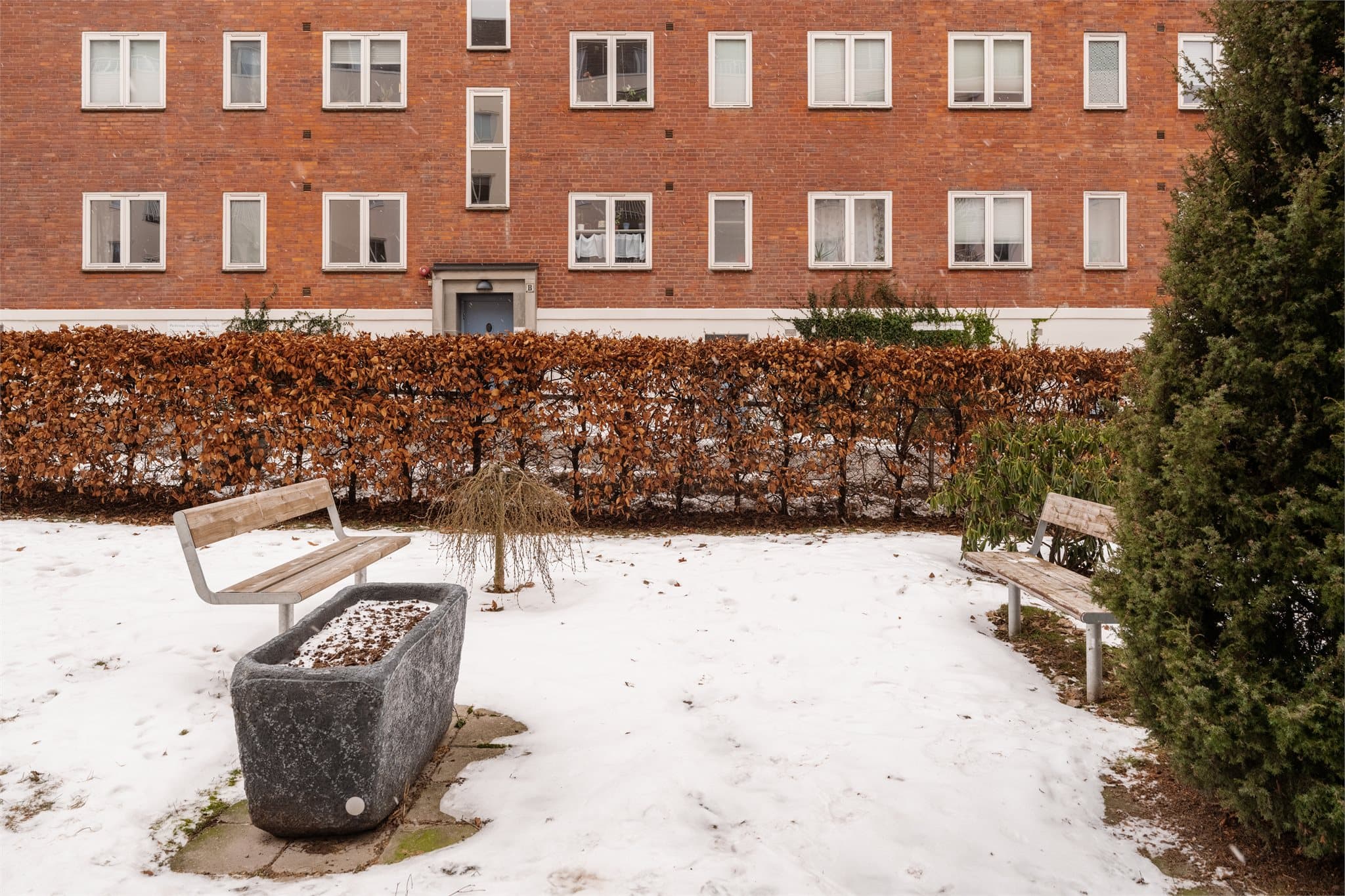 Borettslaget har velholdte, grønne fellesarealer til beboernes benyttelse.