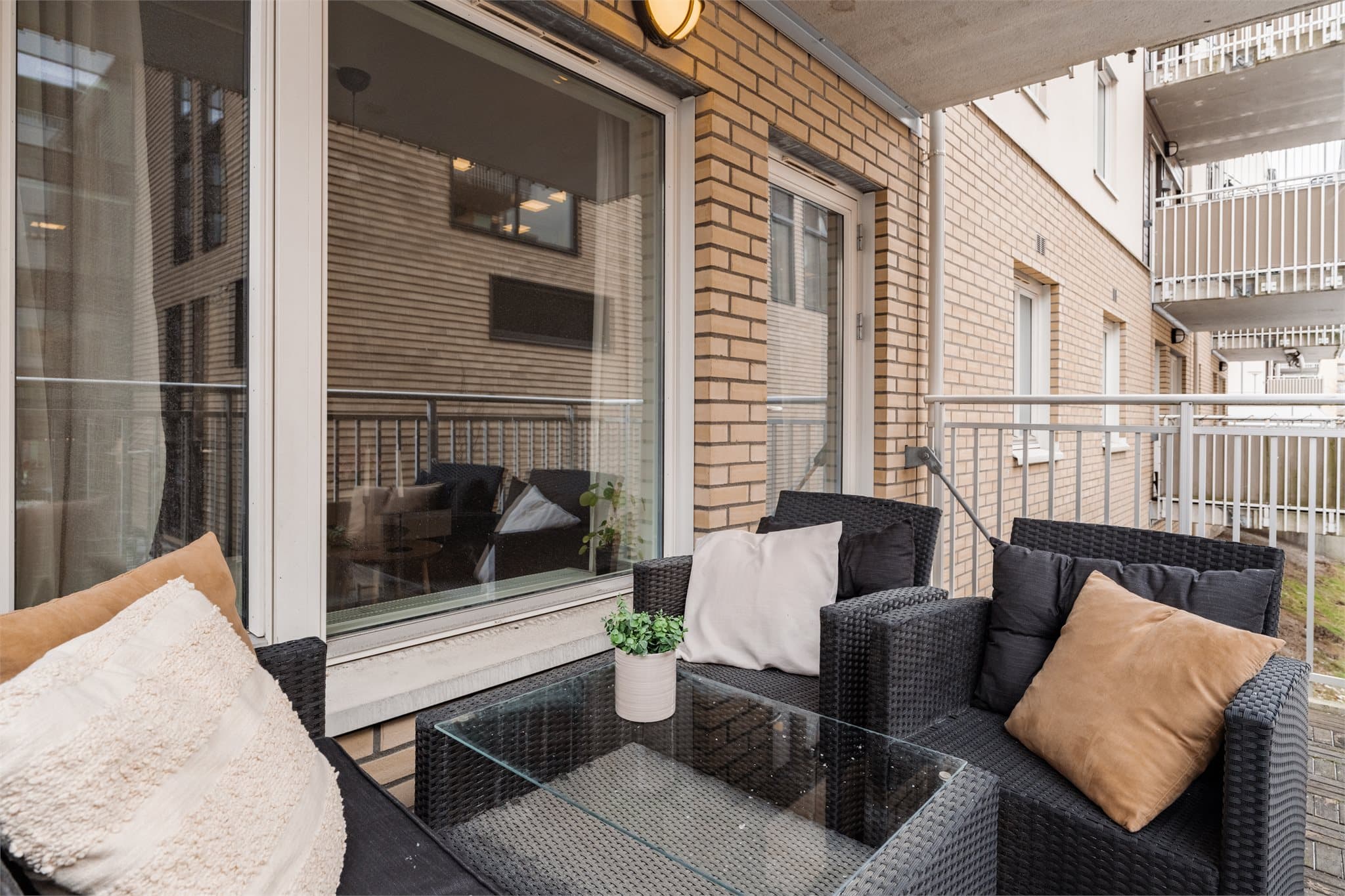 Balkongen på 7 m² har god plass til en sittegruppe.