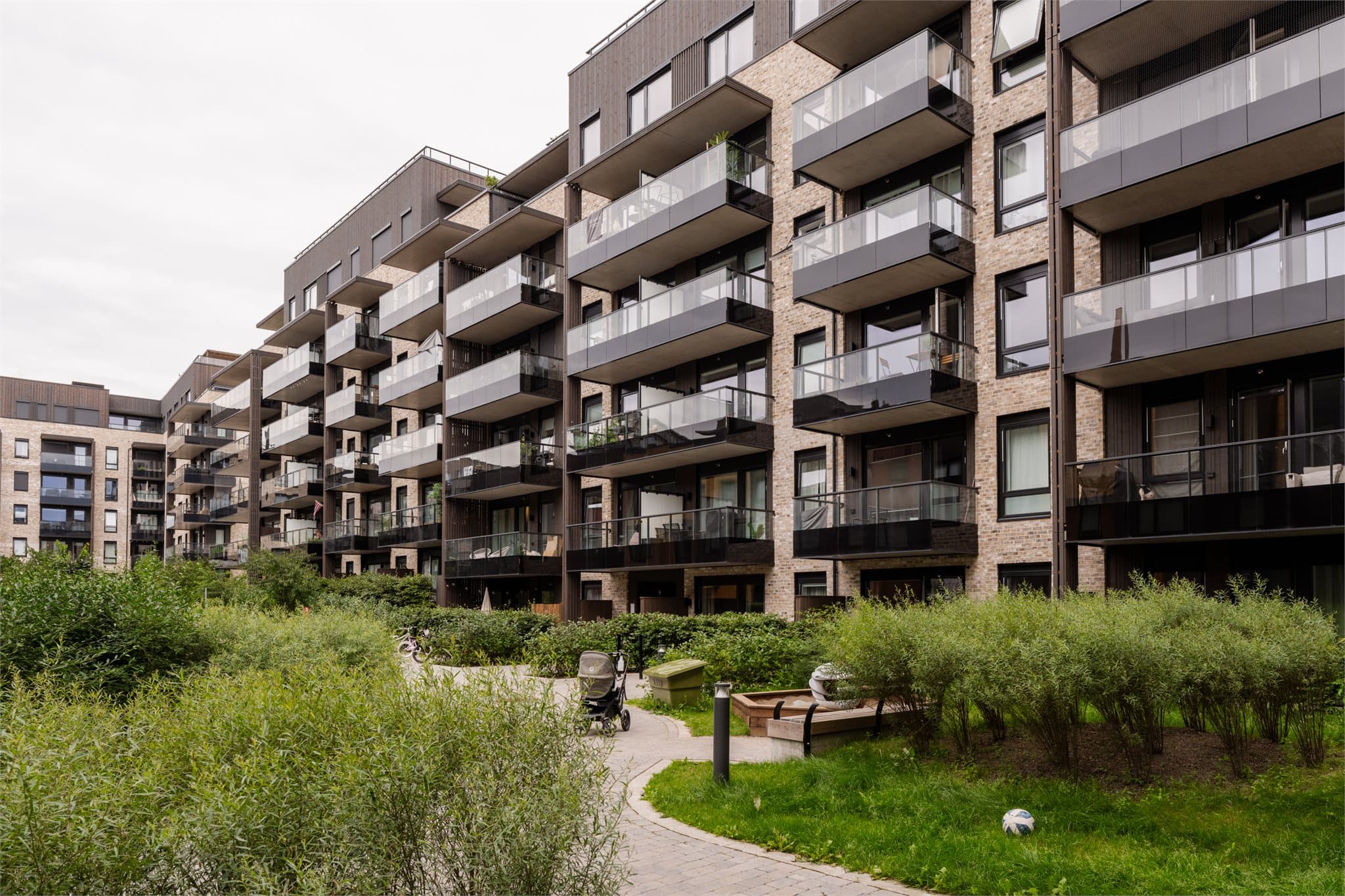 Humlehagen består av 133 moderne leiligheter og 9 rekkehus.