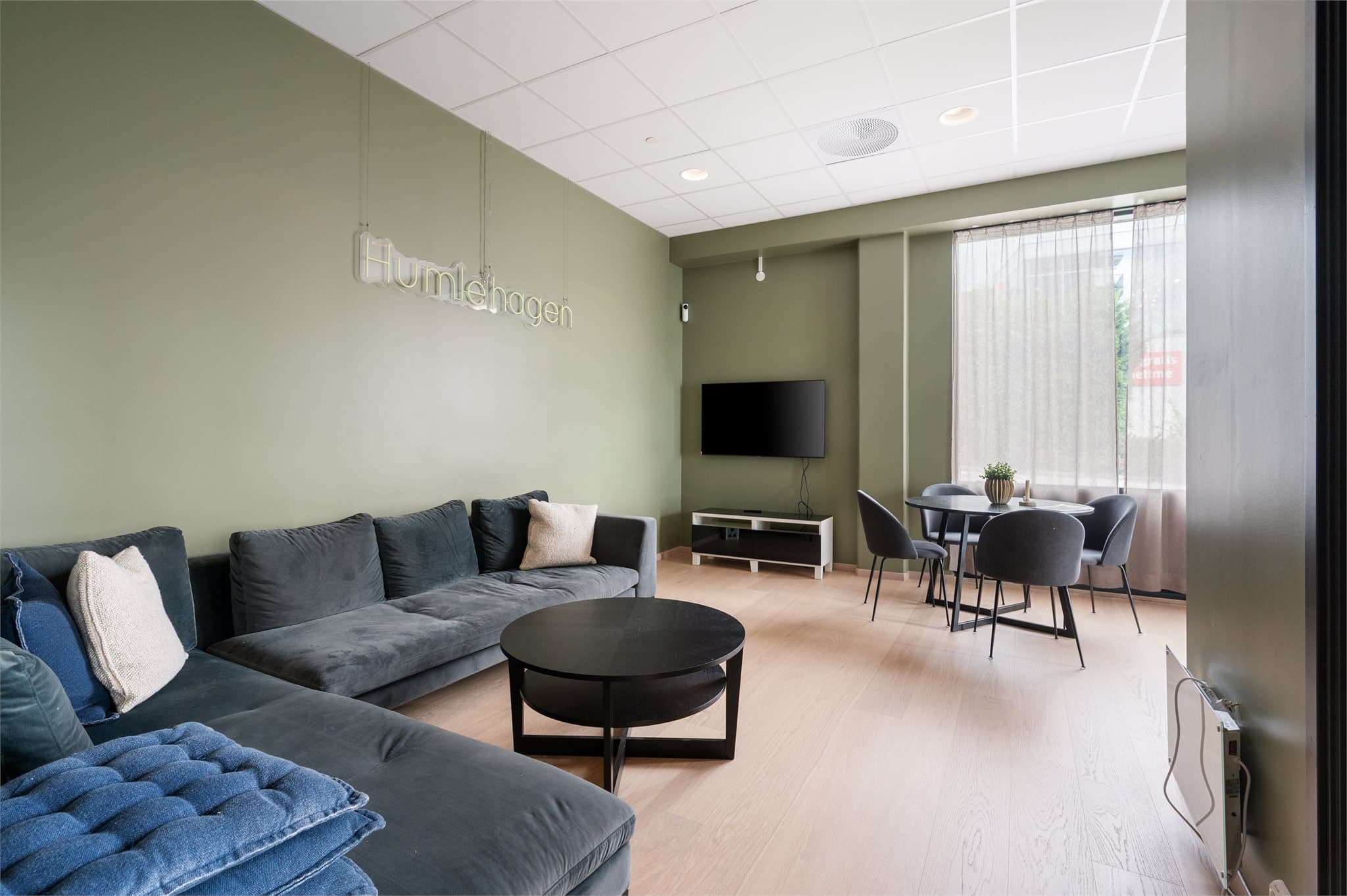 ...og lounge!
