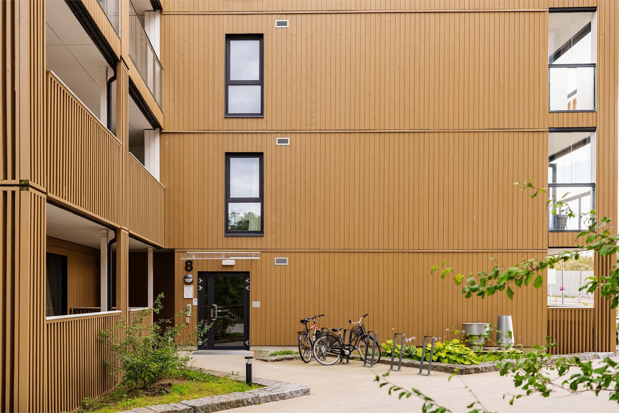 Leiligheten ligger i et nyere boligbygg fra 2021 - her kan du flytte rett inn i en vedlikeholdsfri hverdag!
