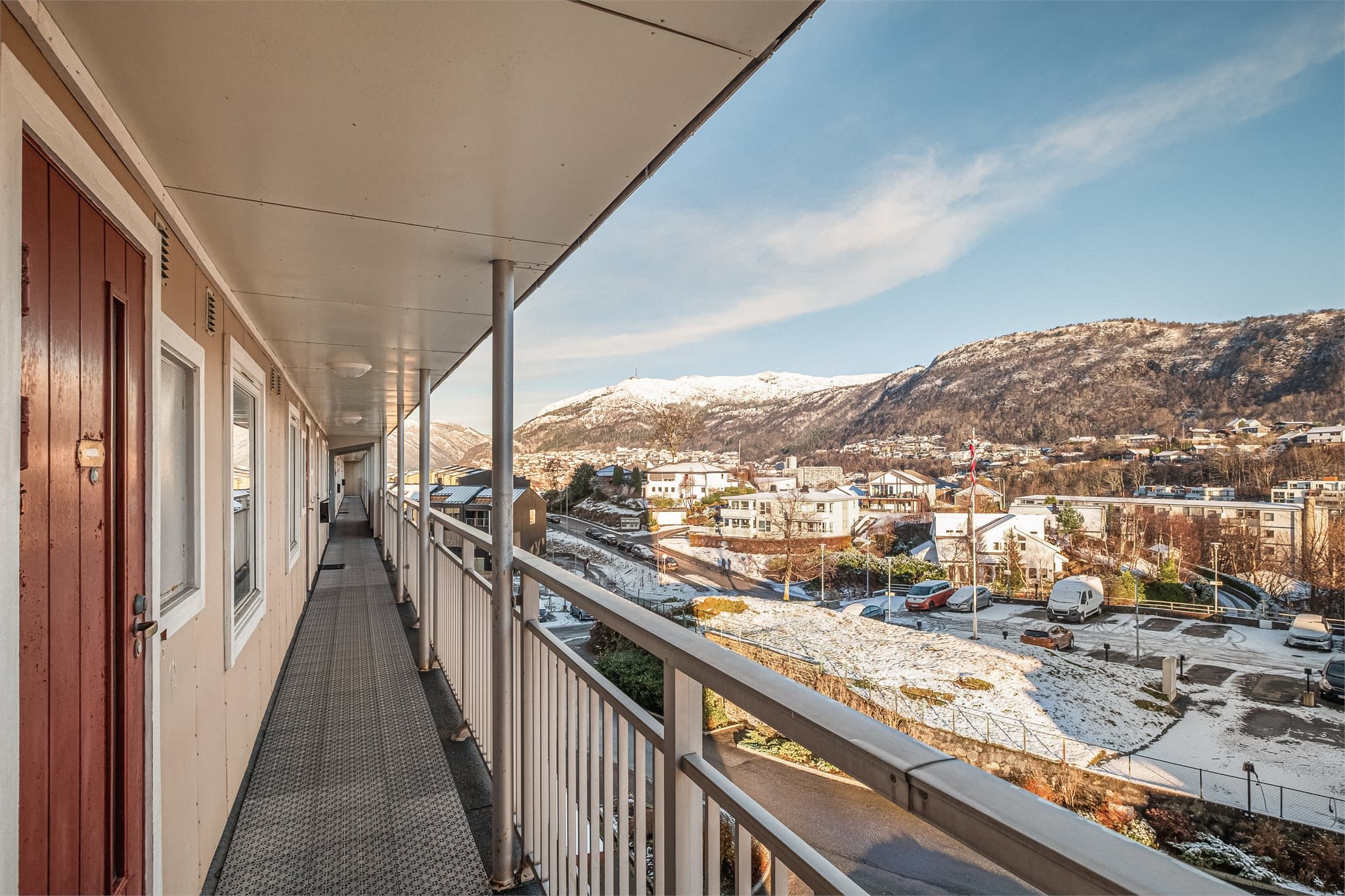 - Borettslaget har felles vaskeri og sykkelbod i kjeller -