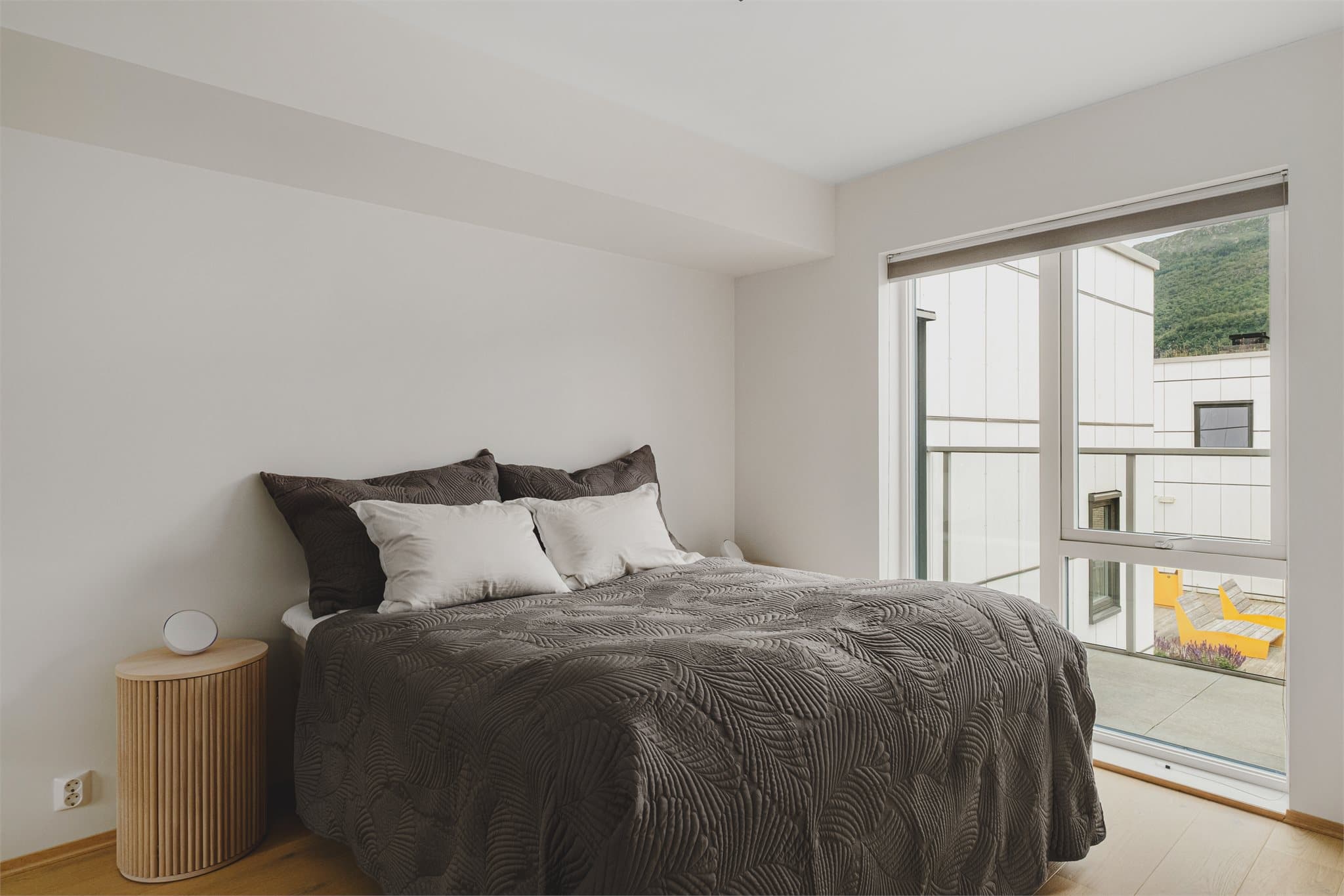 - Leilighetens største soverom måler 13,3m² -