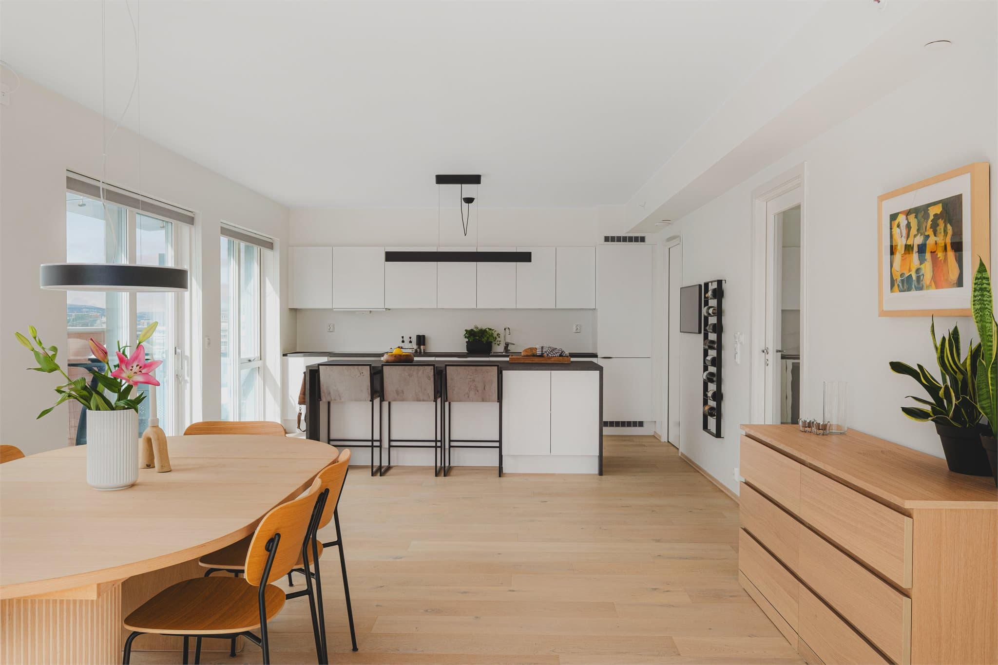 - Leiligheten har balansert ventilasjon med varmegjenvinning -