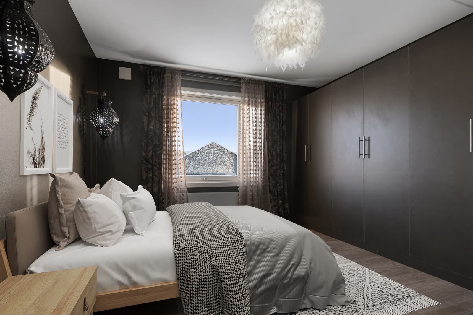 Leilighetens soverom er av god størrelse. Digitalt møblert bilde.