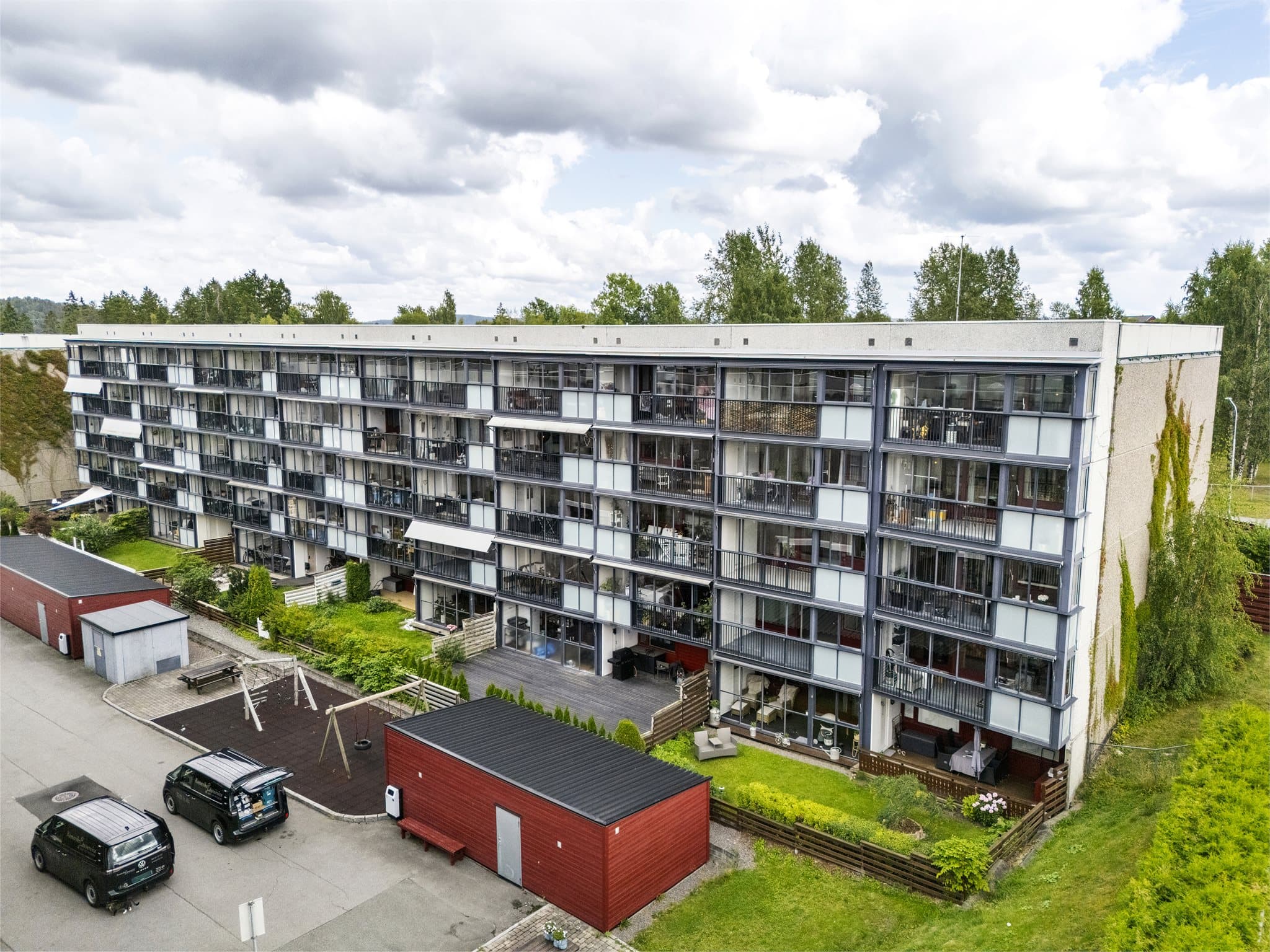 Emera eiendomsmegling v/Gina Granli (tlf. 99274052) presenterer Alingsåsveien 1! En 2-roms leilighet med stort potensiale i 1.etg med trappefri adkomst.