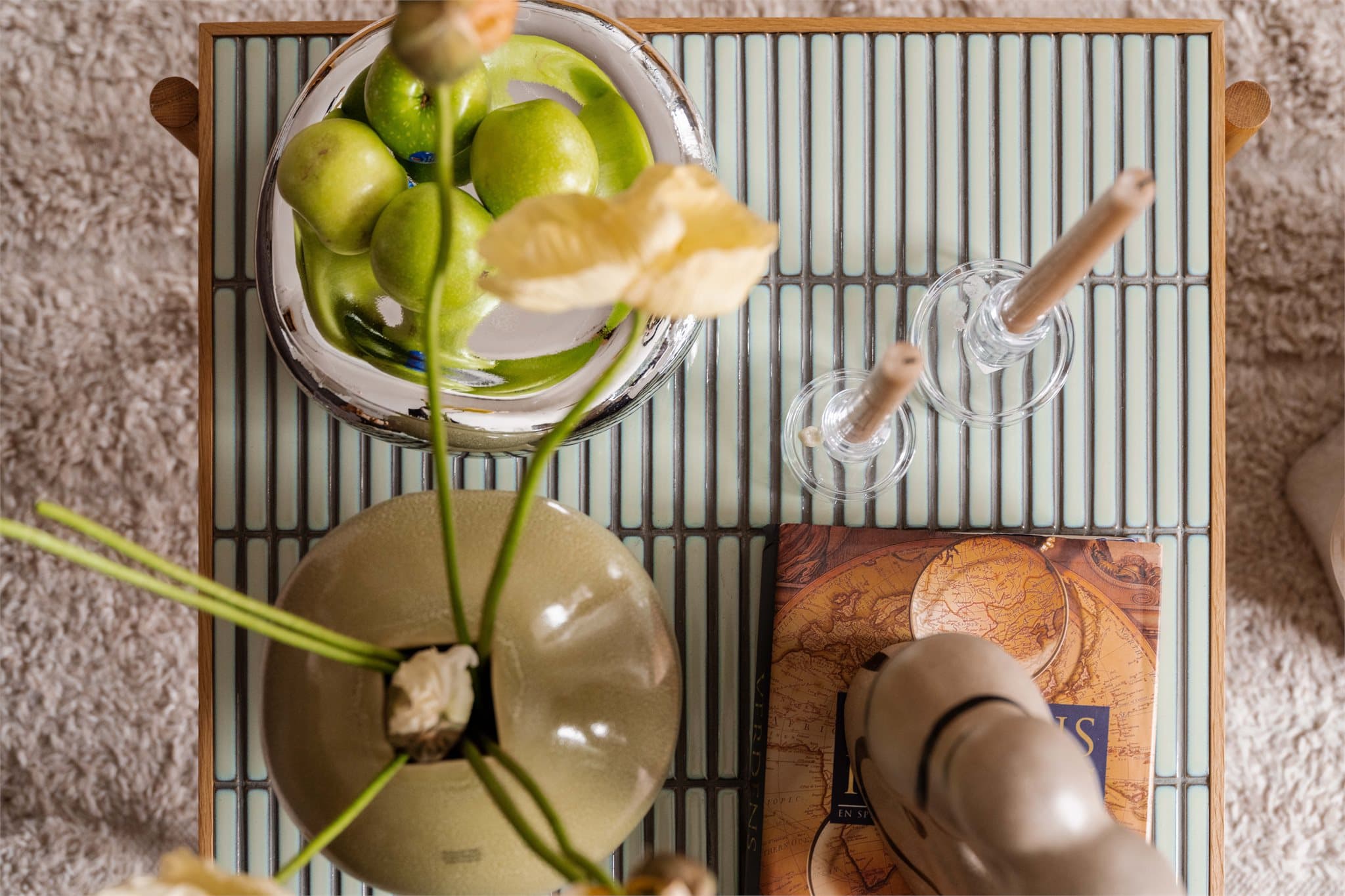 Her er varmtvann, fyring og bredbånd inkl.i felleskostnadene.