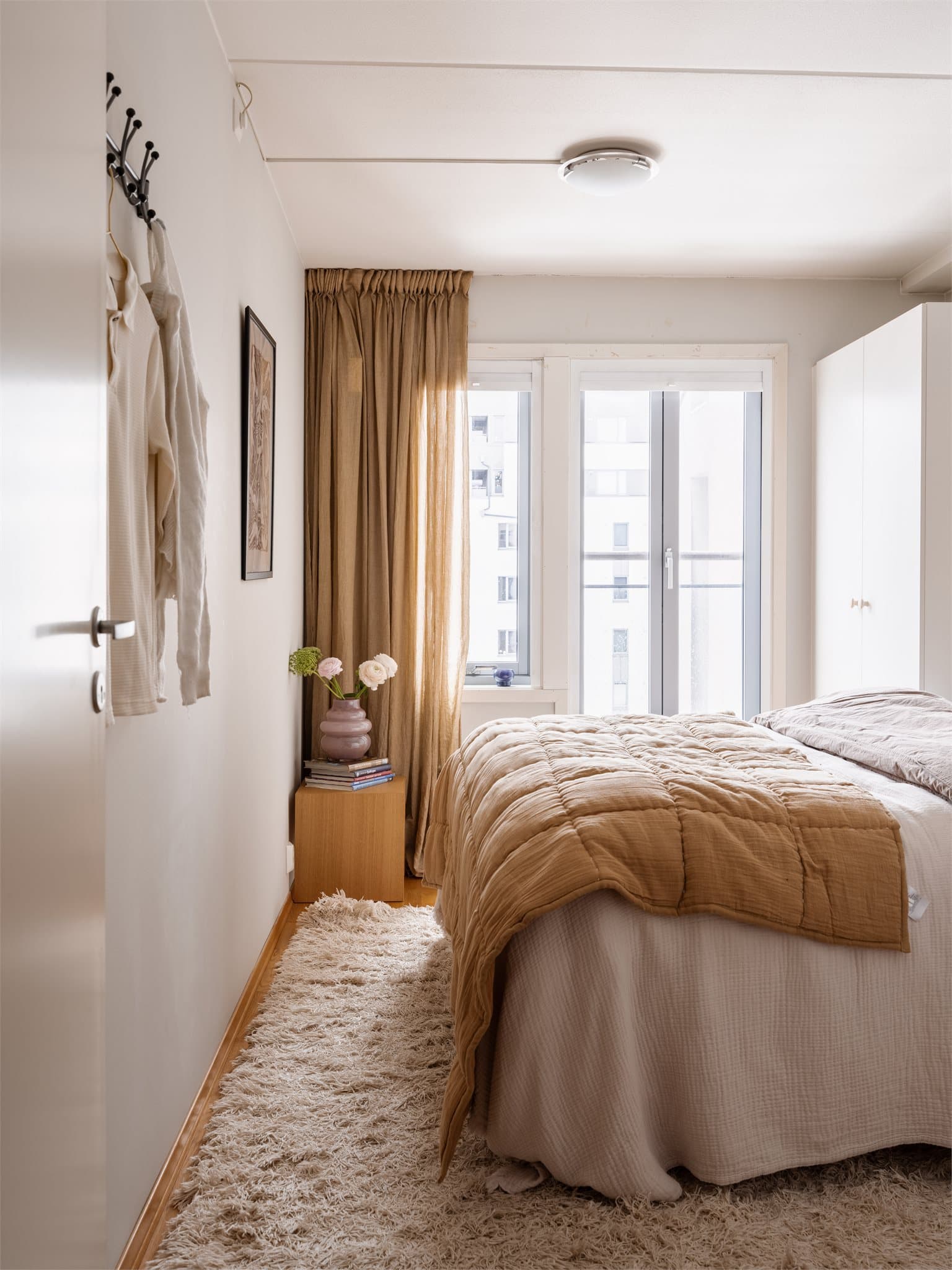 Velkommen inn til hovedsoverommet.