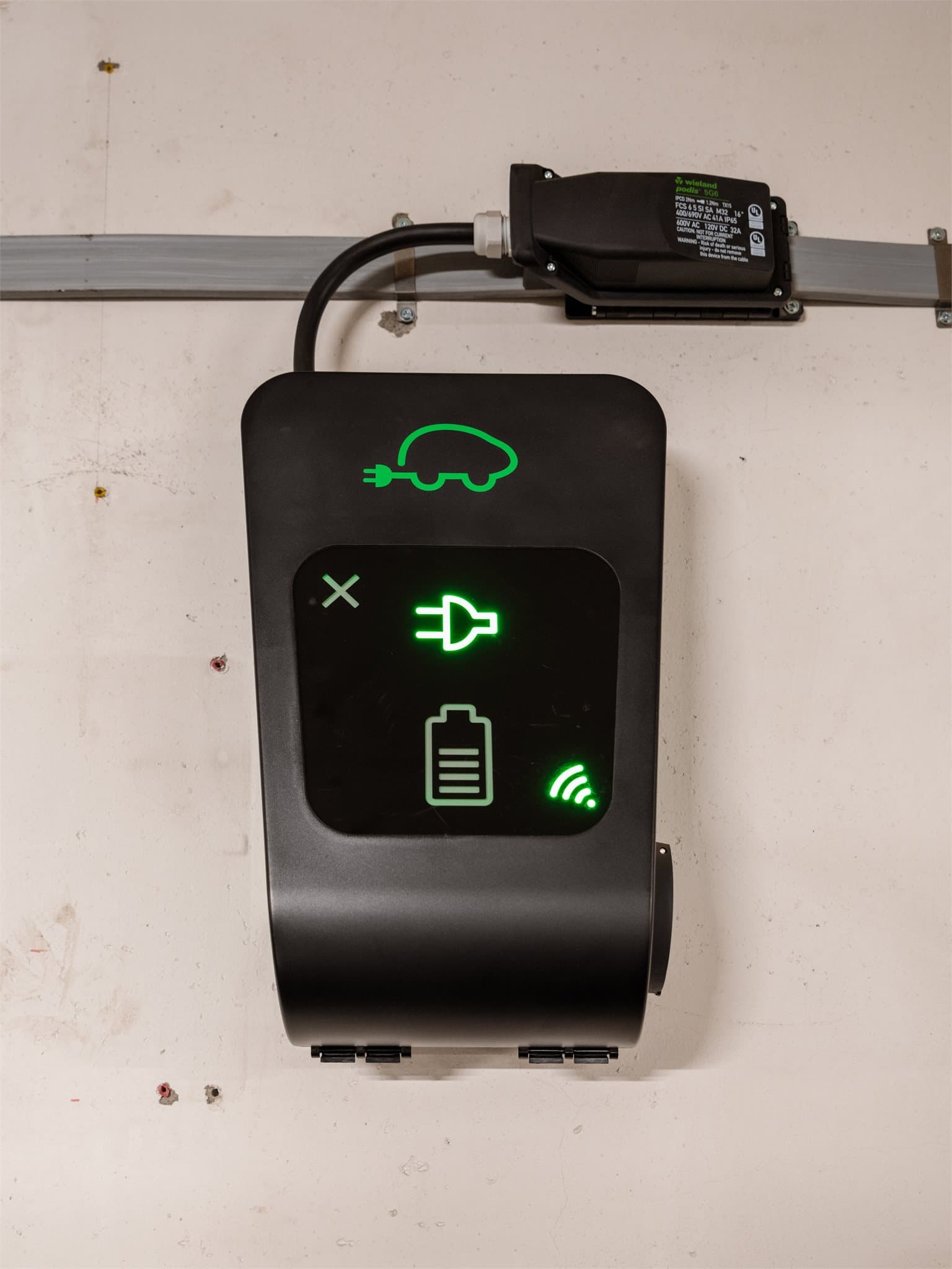 Her har du også lader til El-bil.