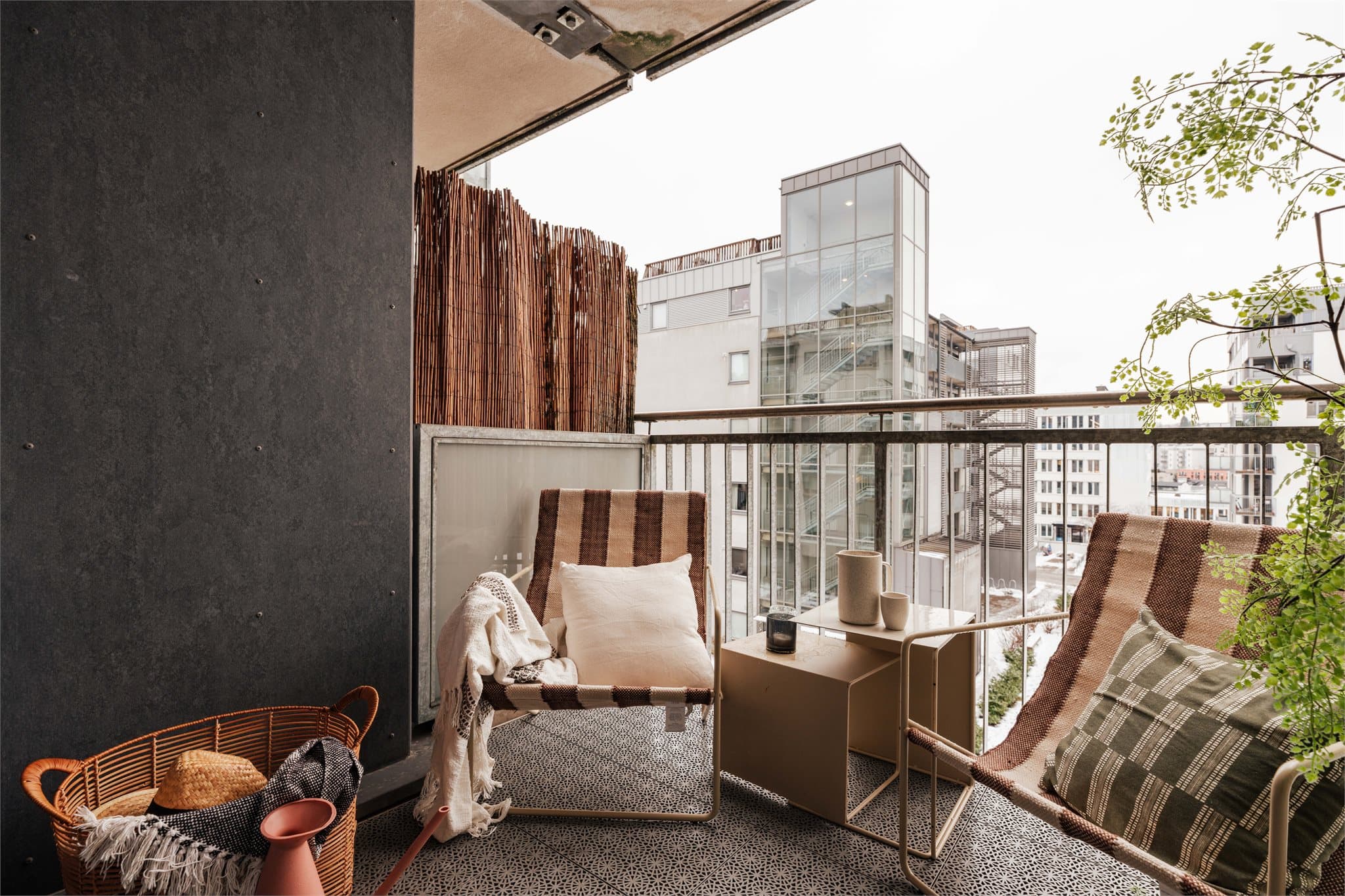 Fra stuen har du utgang til en romslig, vestvendt balkong!