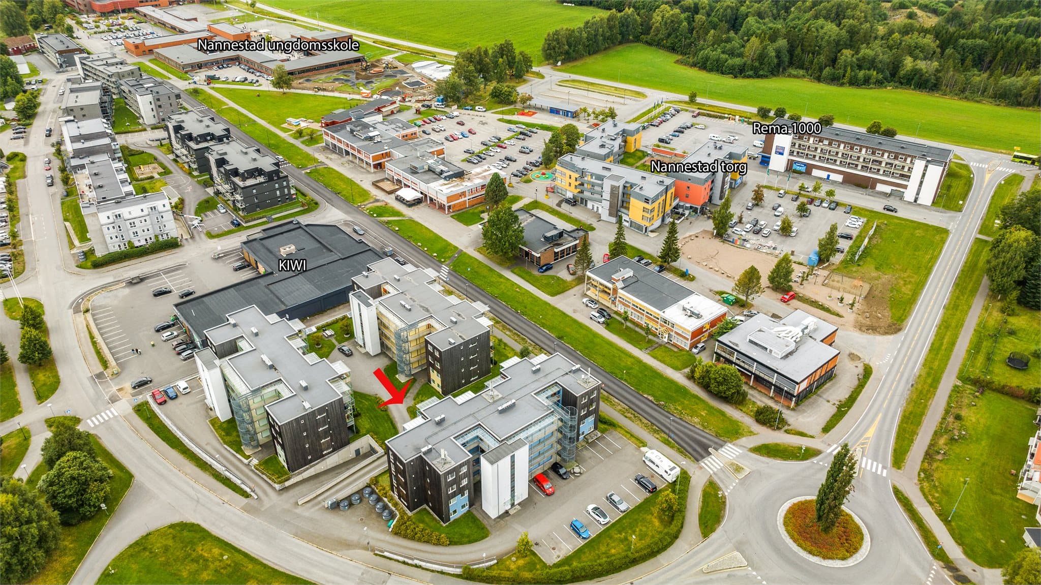 Bussterminal i kort gangavstand gir gode pendlermuligheter.