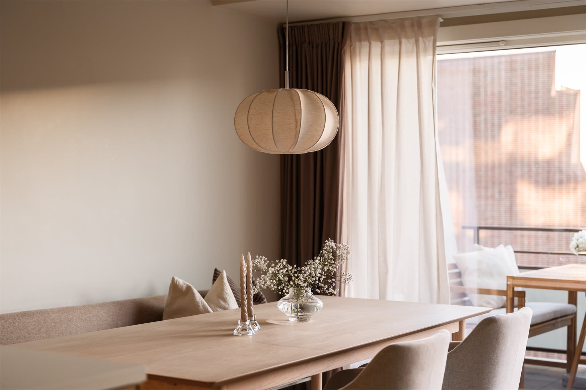 Her er det god plass til et langbord for sosiale sammenkomster.