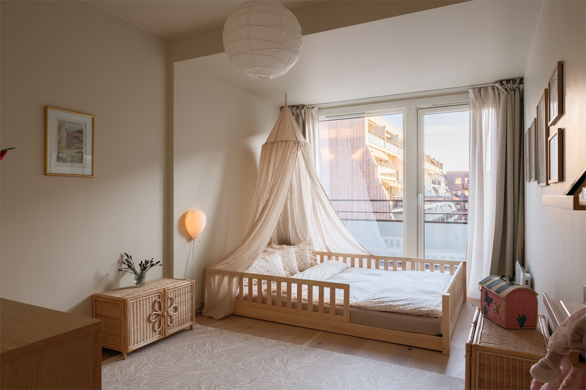 Leilighetens andre soverom er også av god størrelse, og fungerer ypperlig som barnerom, kontor eller hobbyrom.