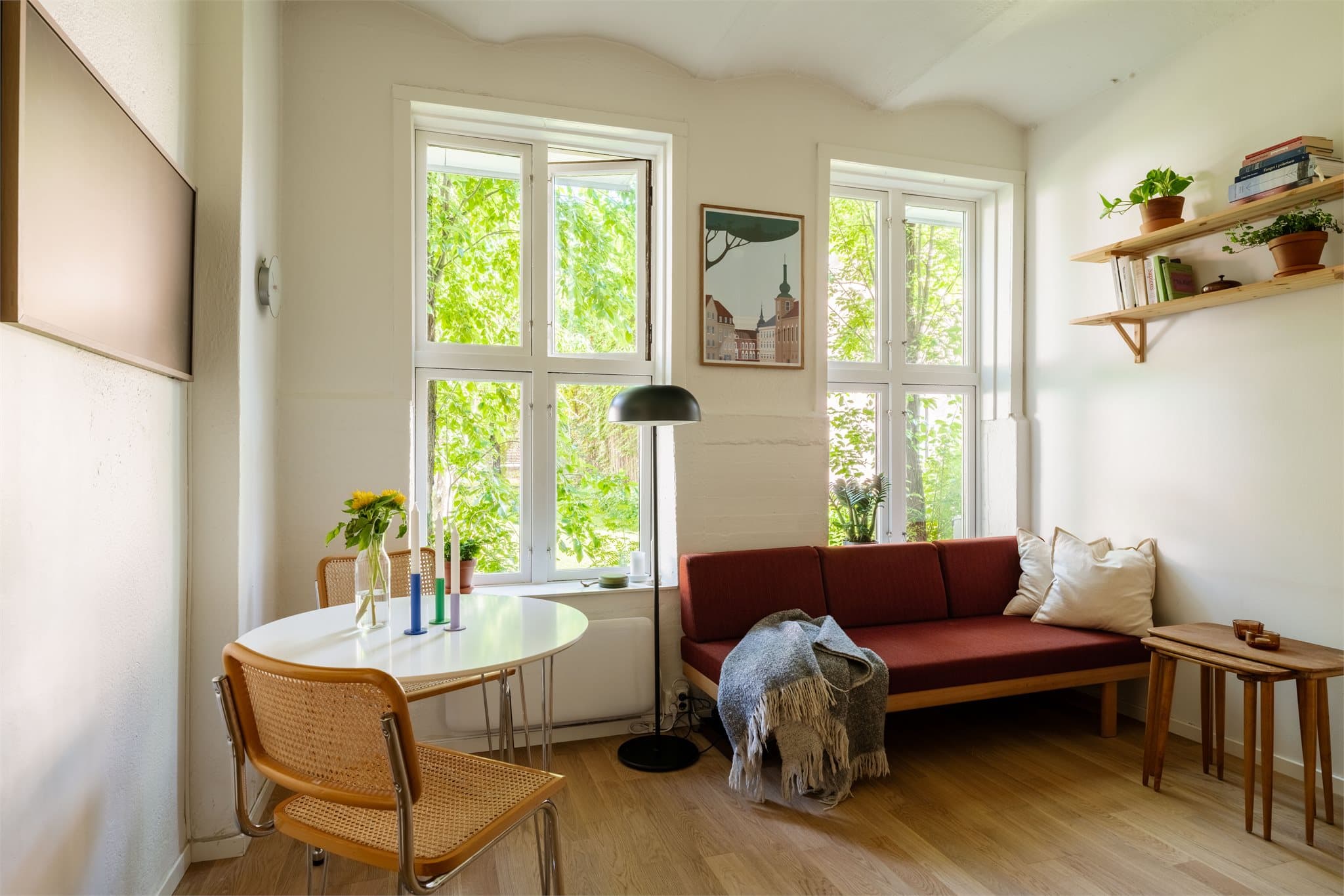 Her har du en arkitekttegnet og arealeffektiv perle av en leilighet, oppgradert i 2021-2022 med gjennomtenkte løsninger.
