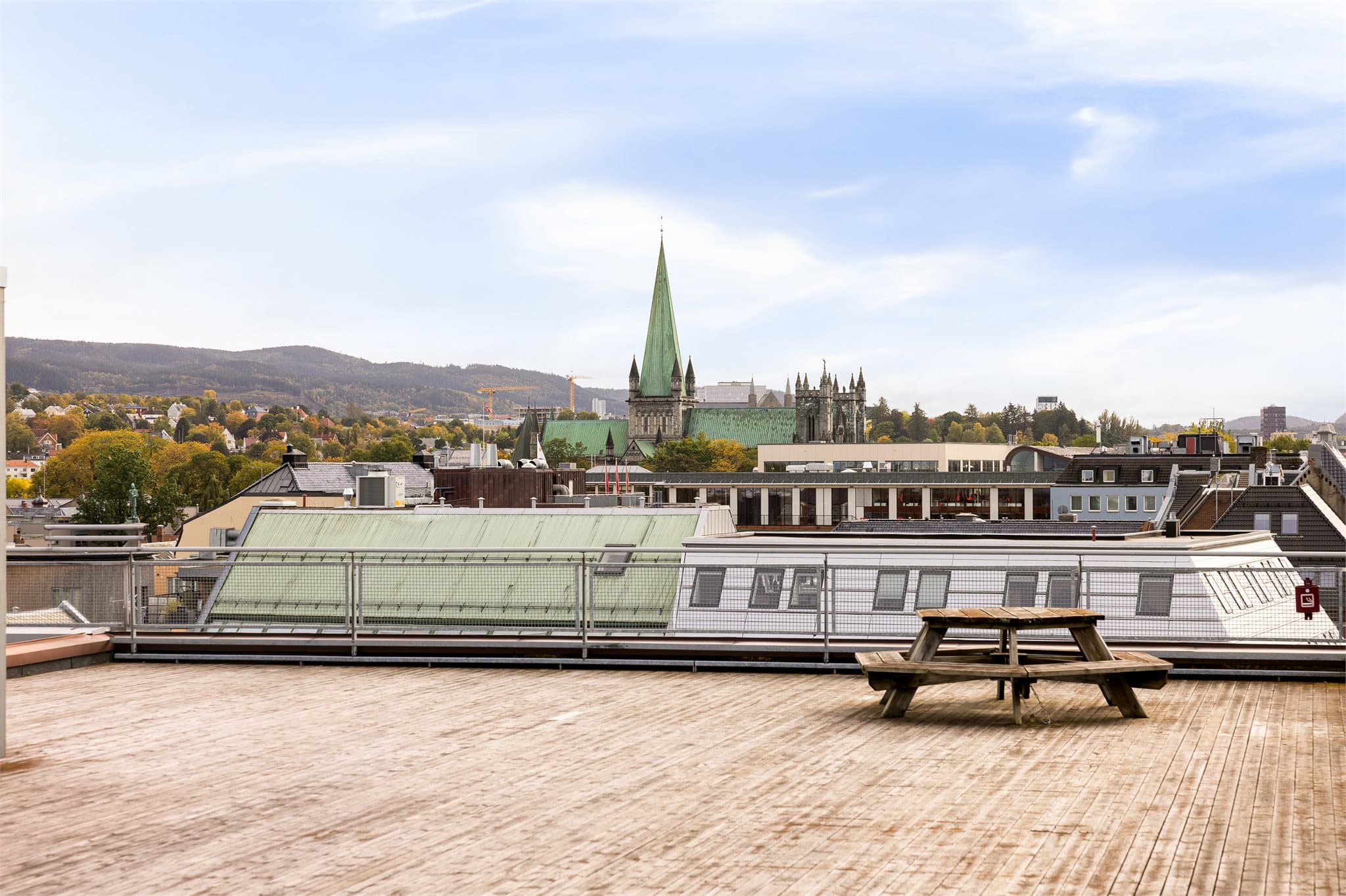Her kan du nyte flott utsikt over blant annet Trondheim sentrum og Nidarosdomen.