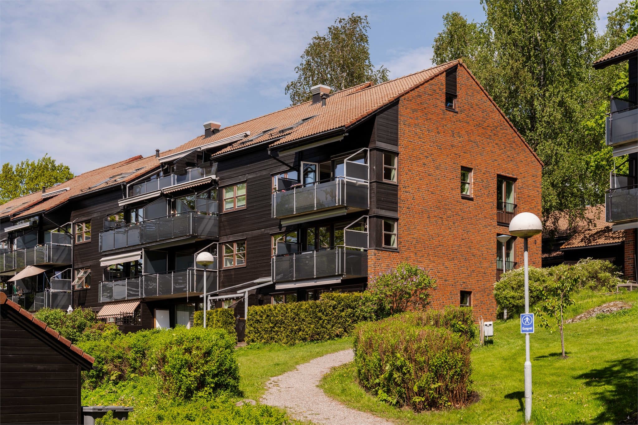 Eiendommen ligger i et veletablert og fredelig nabolag på Grefsen.