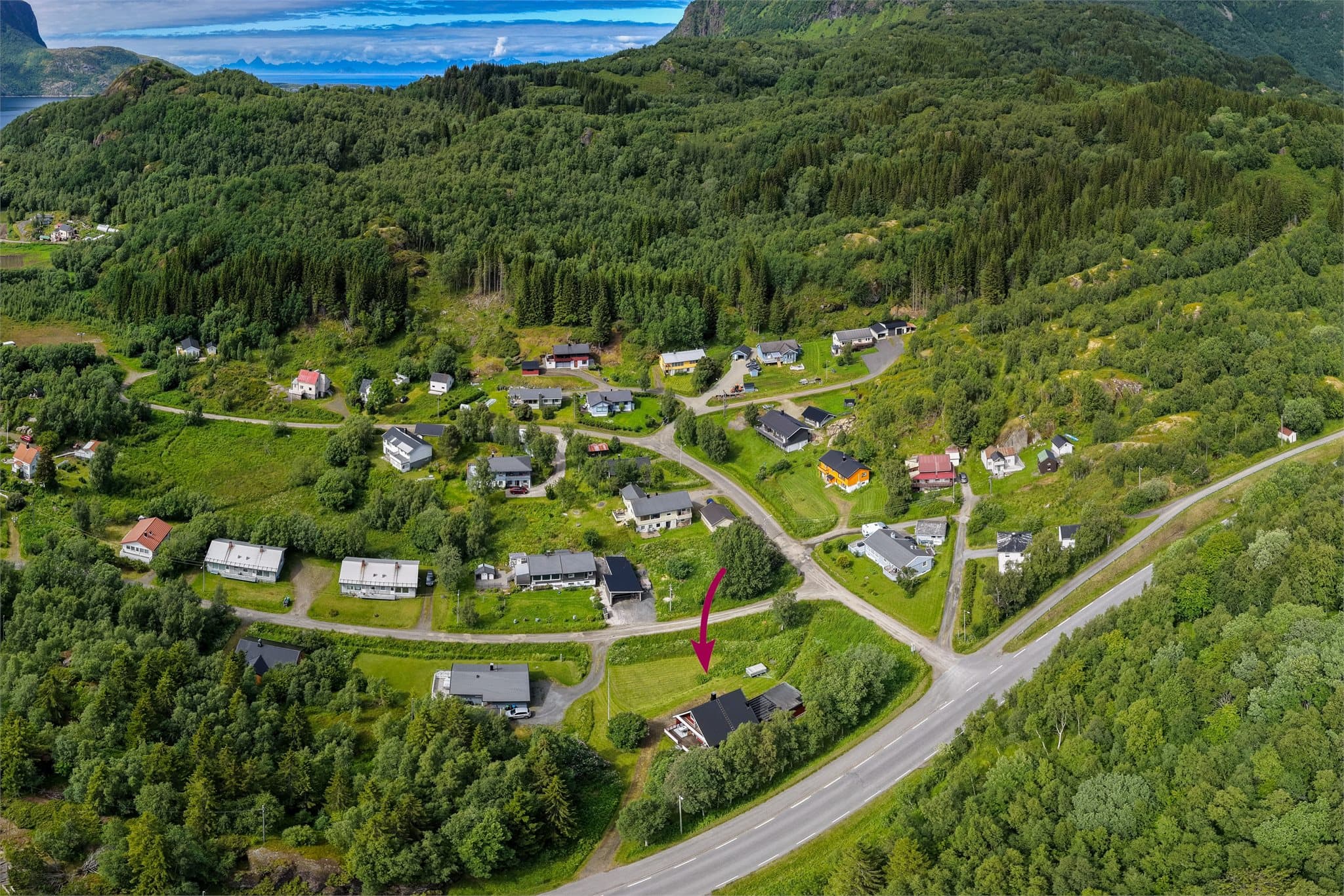 Beliggenhet i et rolig og etablert boligfelt.