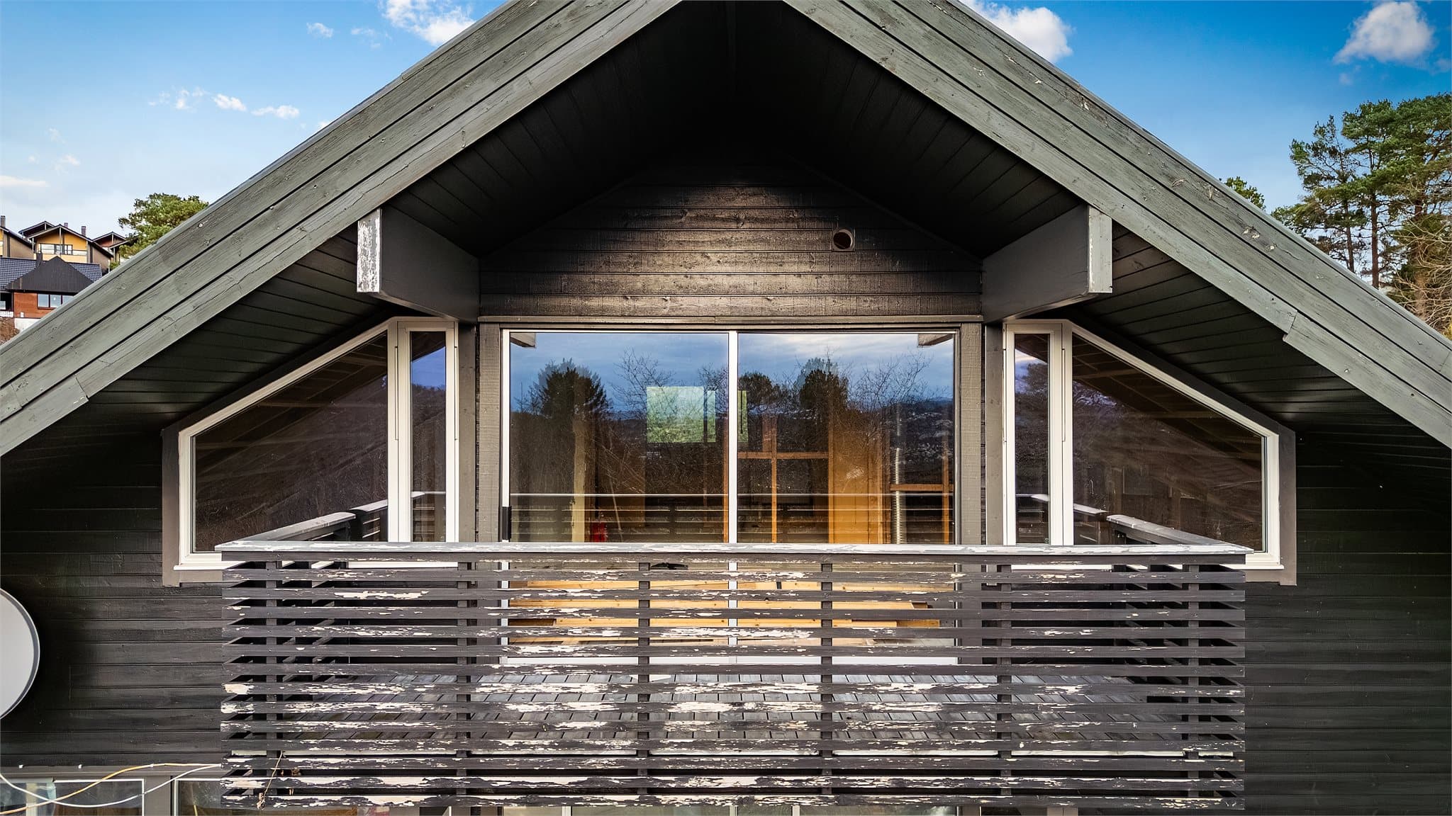 - Emera eiendomsmegling v/Erlend Stokmo har gleden av å presentere Tjørnhaugen 76 -