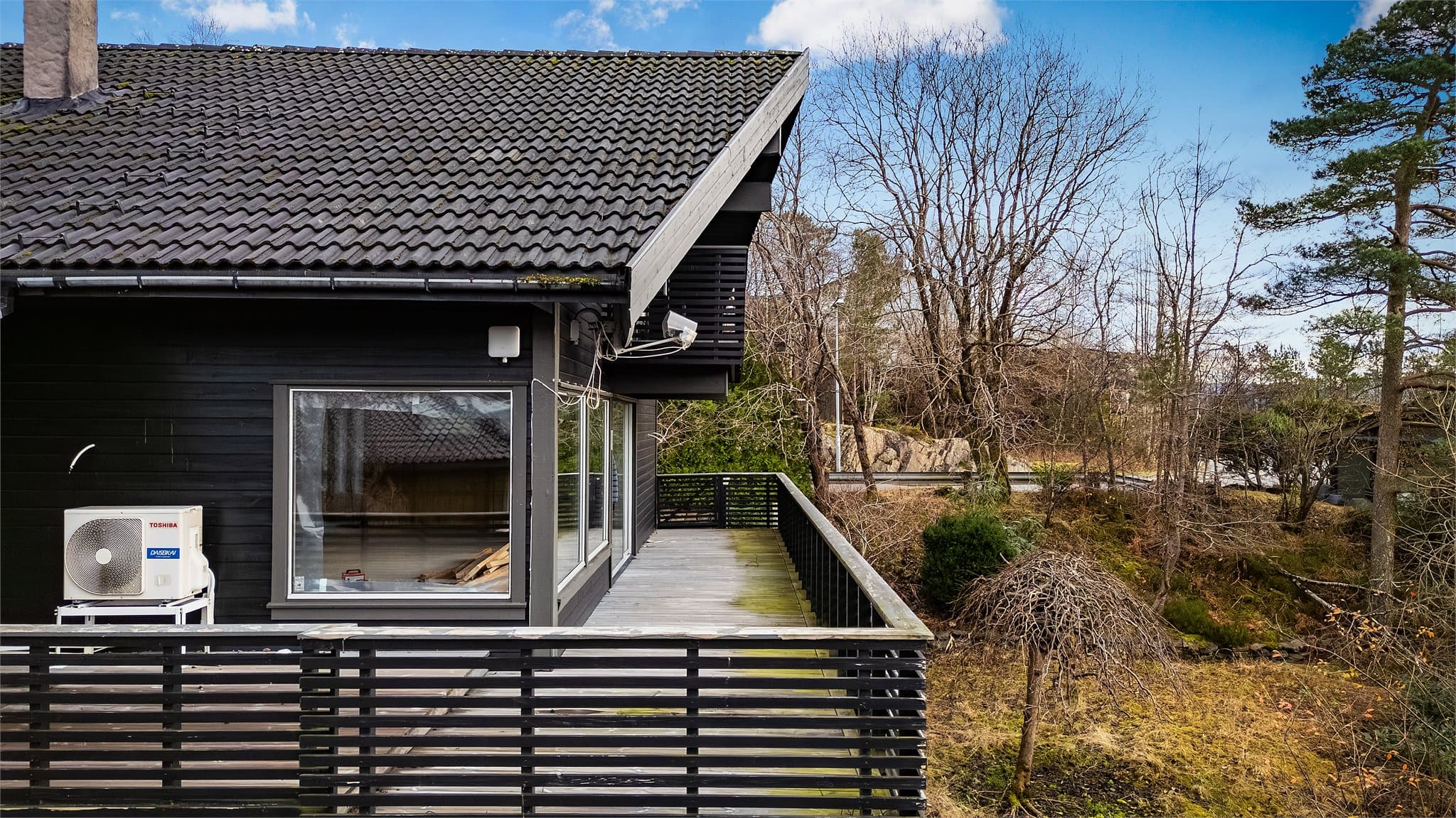 - Emera eiendomsmegling v/Erlend Stokmo har gleden av å presentere Tjørnhaugen 76 -